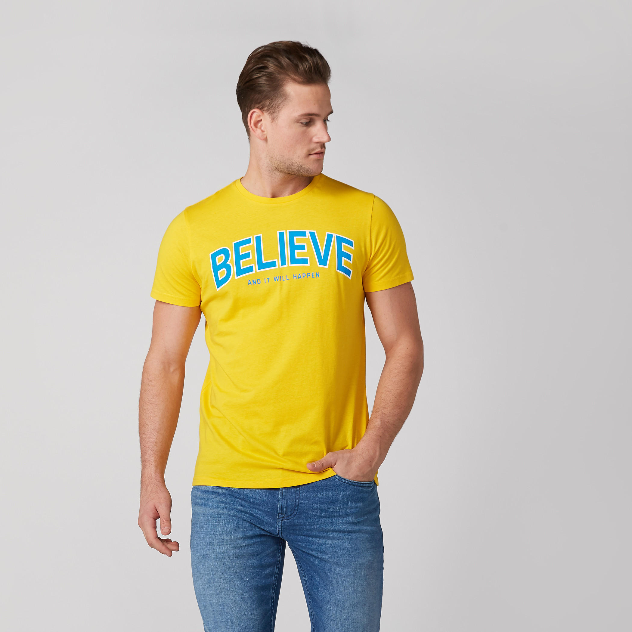 تيشيرت بياقة ضيّقة وأكمام قصيرة وطبعات-men-clothing-tshirtsandpolos-tshirts-image-1