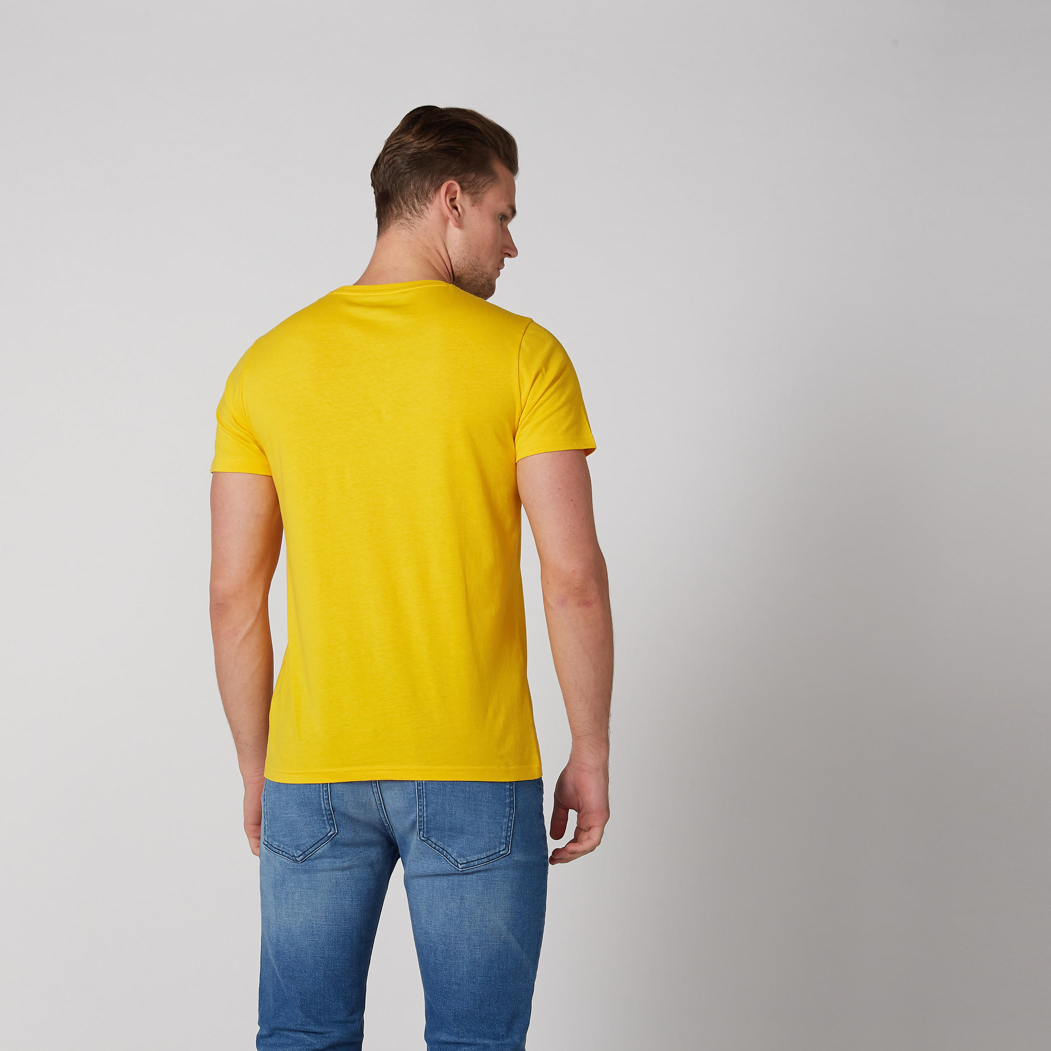 تيشيرت بياقة ضيّقة وأكمام قصيرة وطبعات-men-clothing-tshirtsandpolos-tshirts-image-4