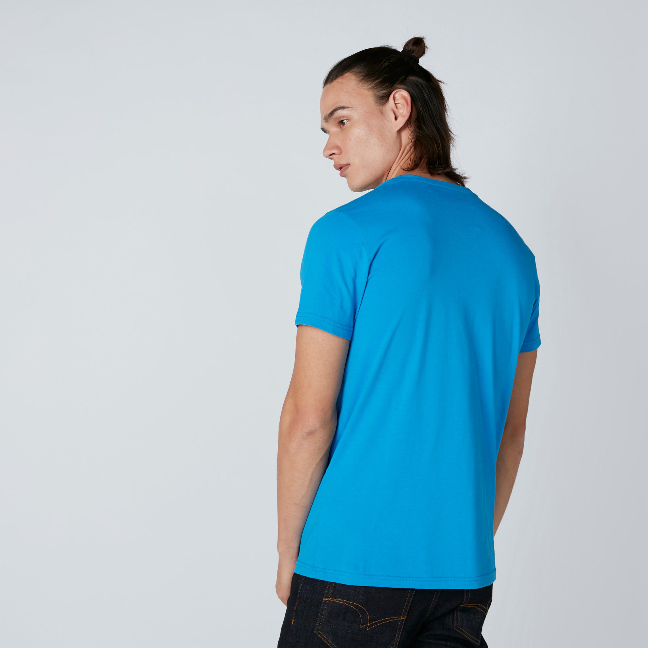 تيشيرت بياقة ضيقة وطبعات-men-clothing-tshirtsandpolos-tshirts-image-3