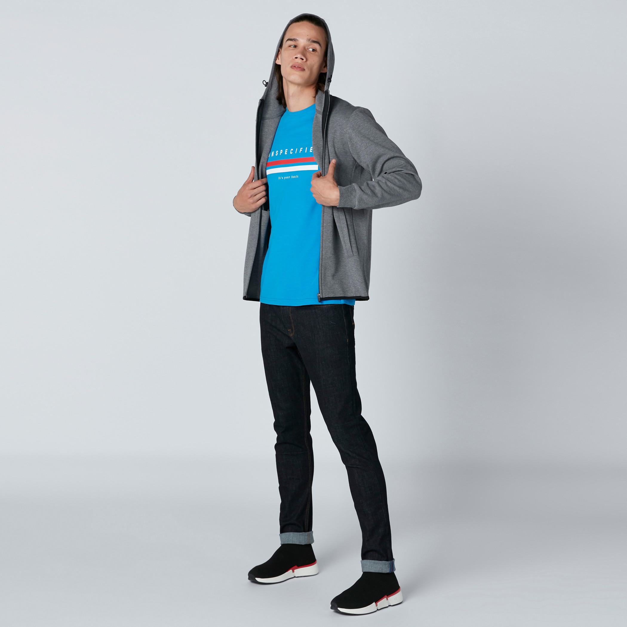 تيشيرت بياقة ضيقة وطبعات-men-clothing-tshirtsandpolos-tshirts-image-1