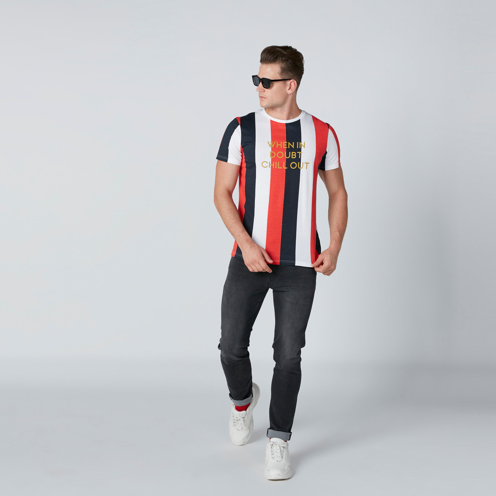تيشيرت بطبعات وياقة مستديرة وأكمام قصيرة-men-clothing-tshirtsandpolos-tshirts-image-3