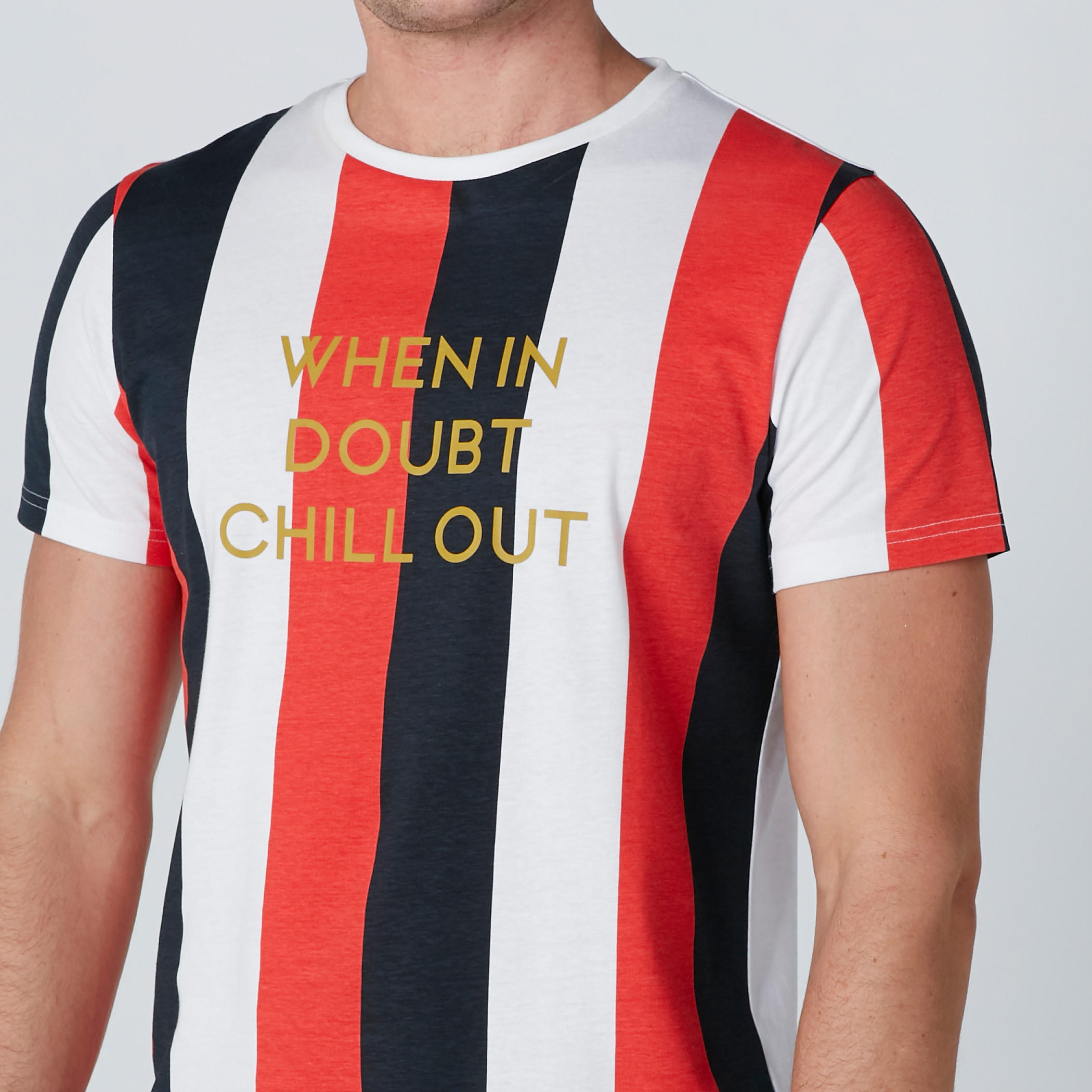 تيشيرت بطبعات وياقة مستديرة وأكمام قصيرة-men-clothing-tshirtsandpolos-tshirts-image-4