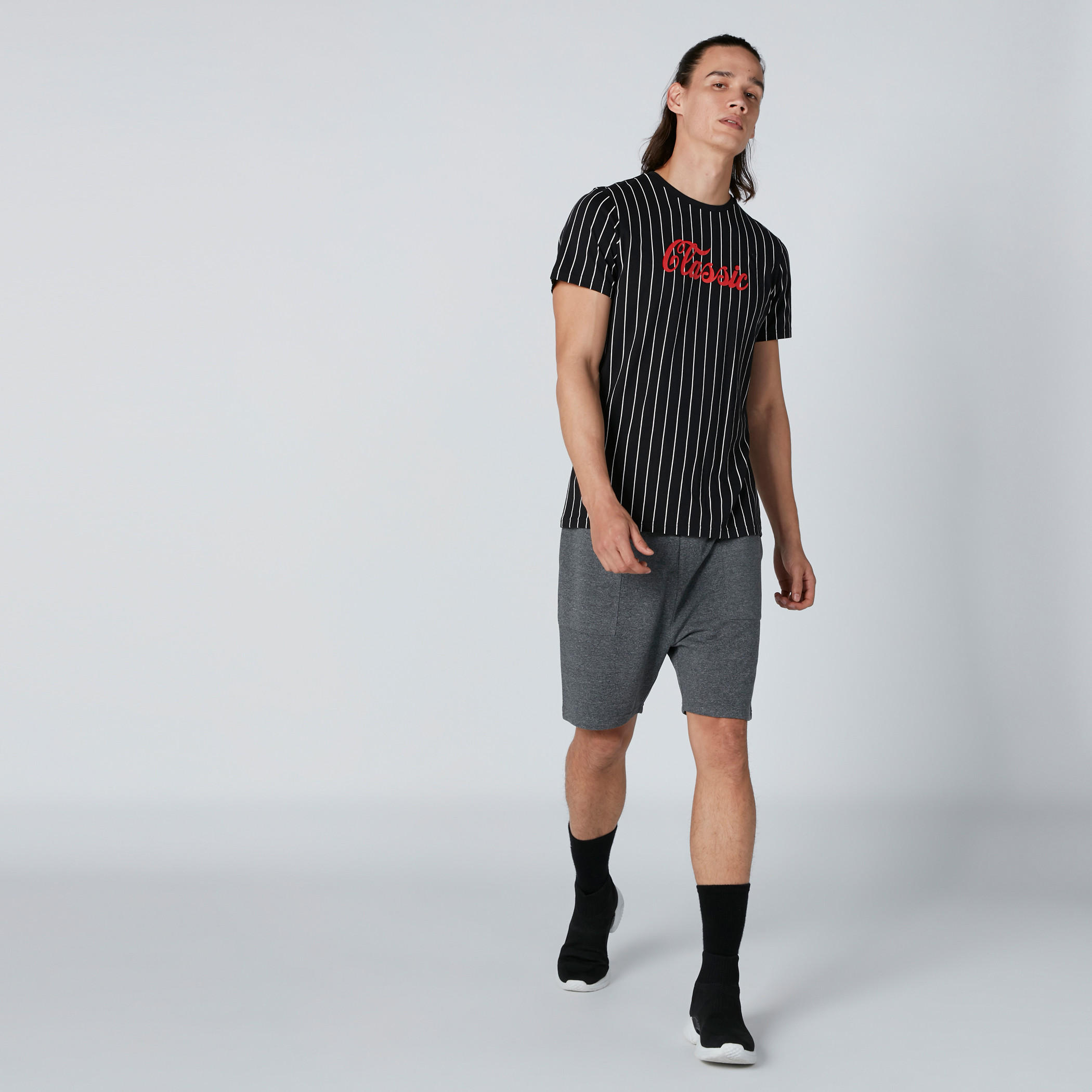 تيشيرت مقلّم بياقة ضيقة وأكمام قصيرة-men-clothing-tshirtsandpolos-tshirts-image-3