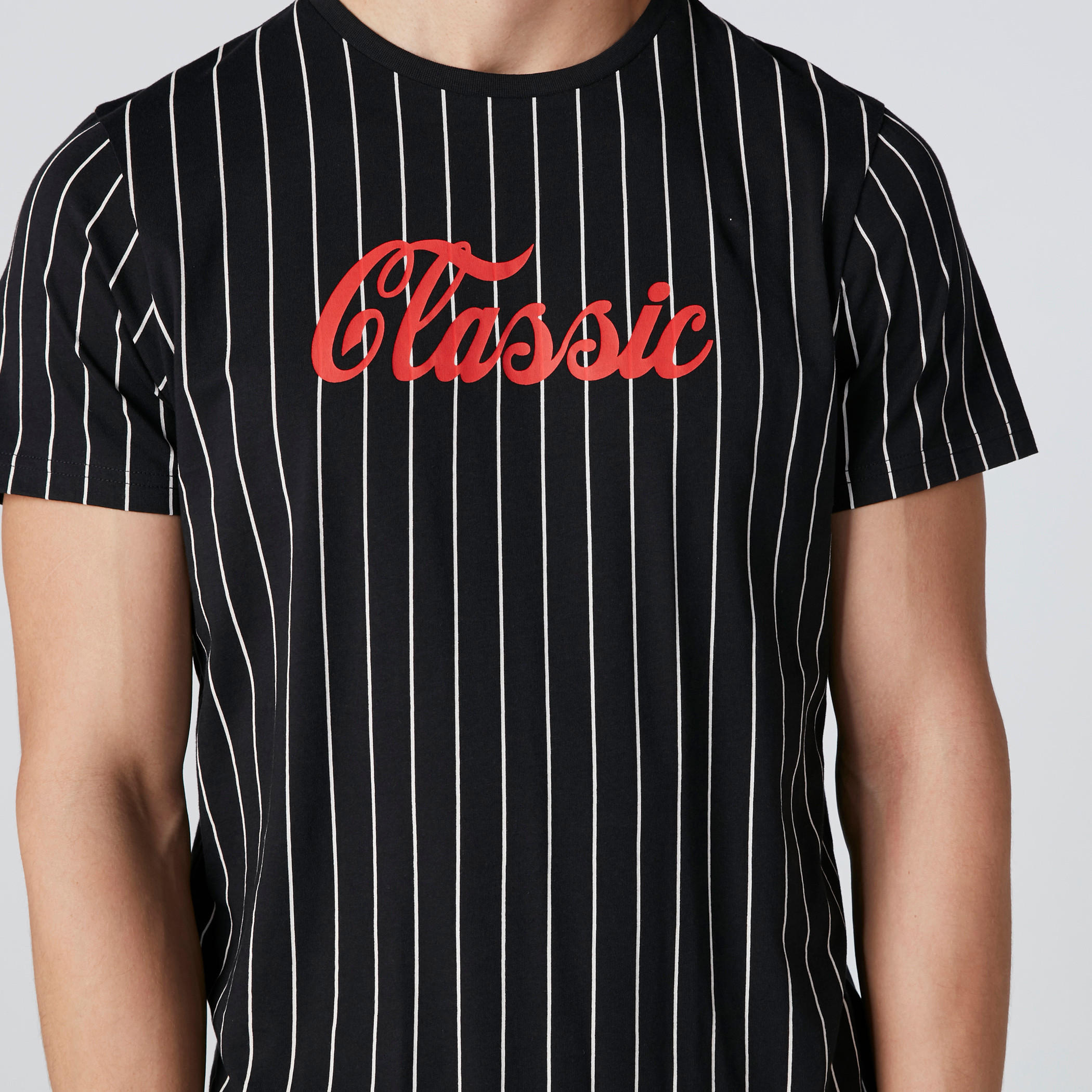 تيشيرت مقلّم بياقة ضيقة وأكمام قصيرة-men-clothing-tshirtsandpolos-tshirts-image-4