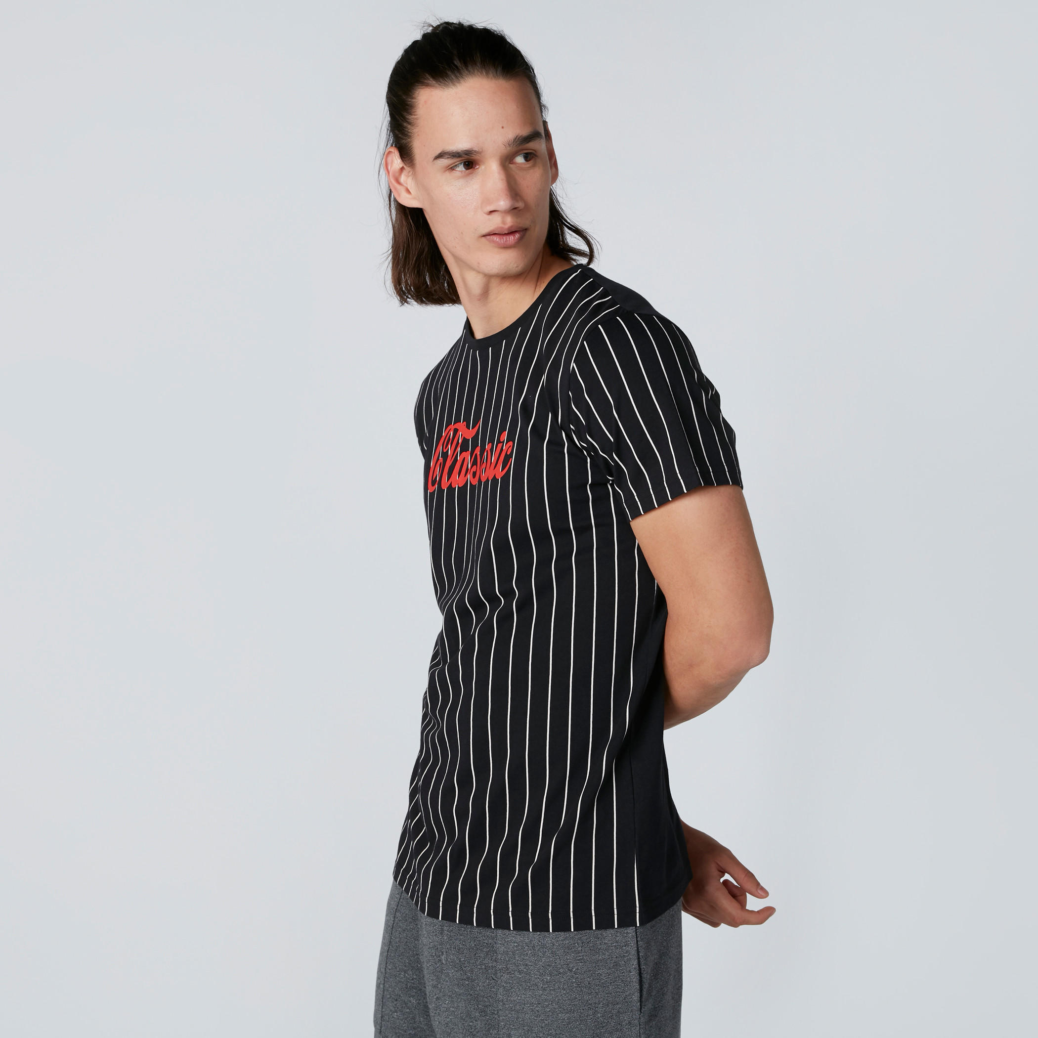 تيشيرت مقلّم بياقة ضيقة وأكمام قصيرة-men-clothing-tshirtsandpolos-tshirts-image-5