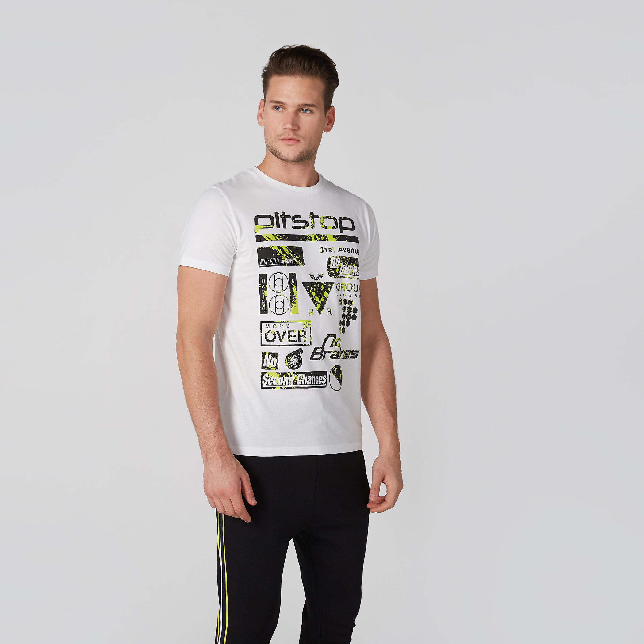 تيشيرت بياقة مستديرة وأكمام قصيرة وطبعات-men-clothing-tshirtsandpolos-tshirts-image-1