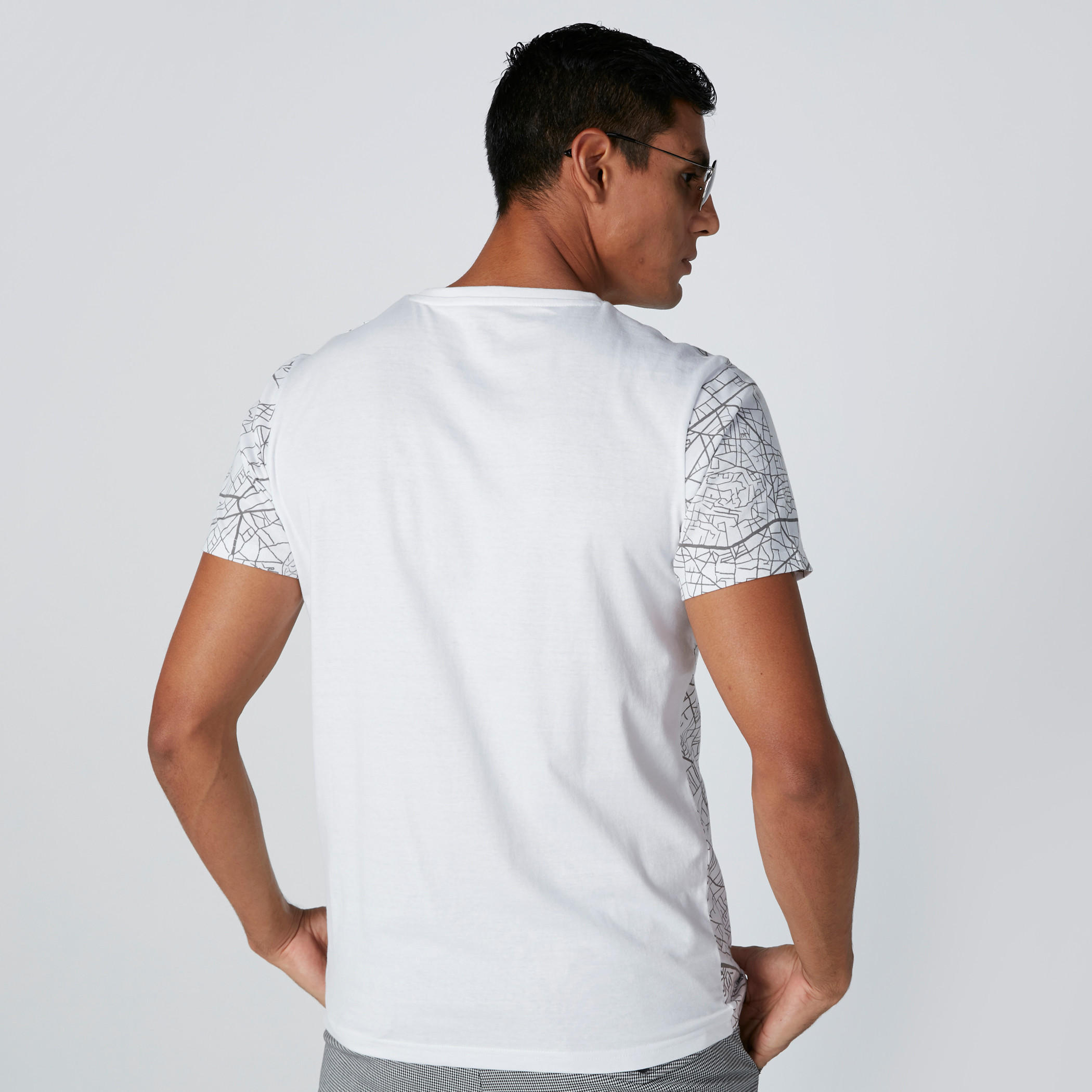 تيشيرت بياقة مستديرة وأكمام قصيرة وطبعات-men-clothing-tshirtsandpolos-tshirts-image-3