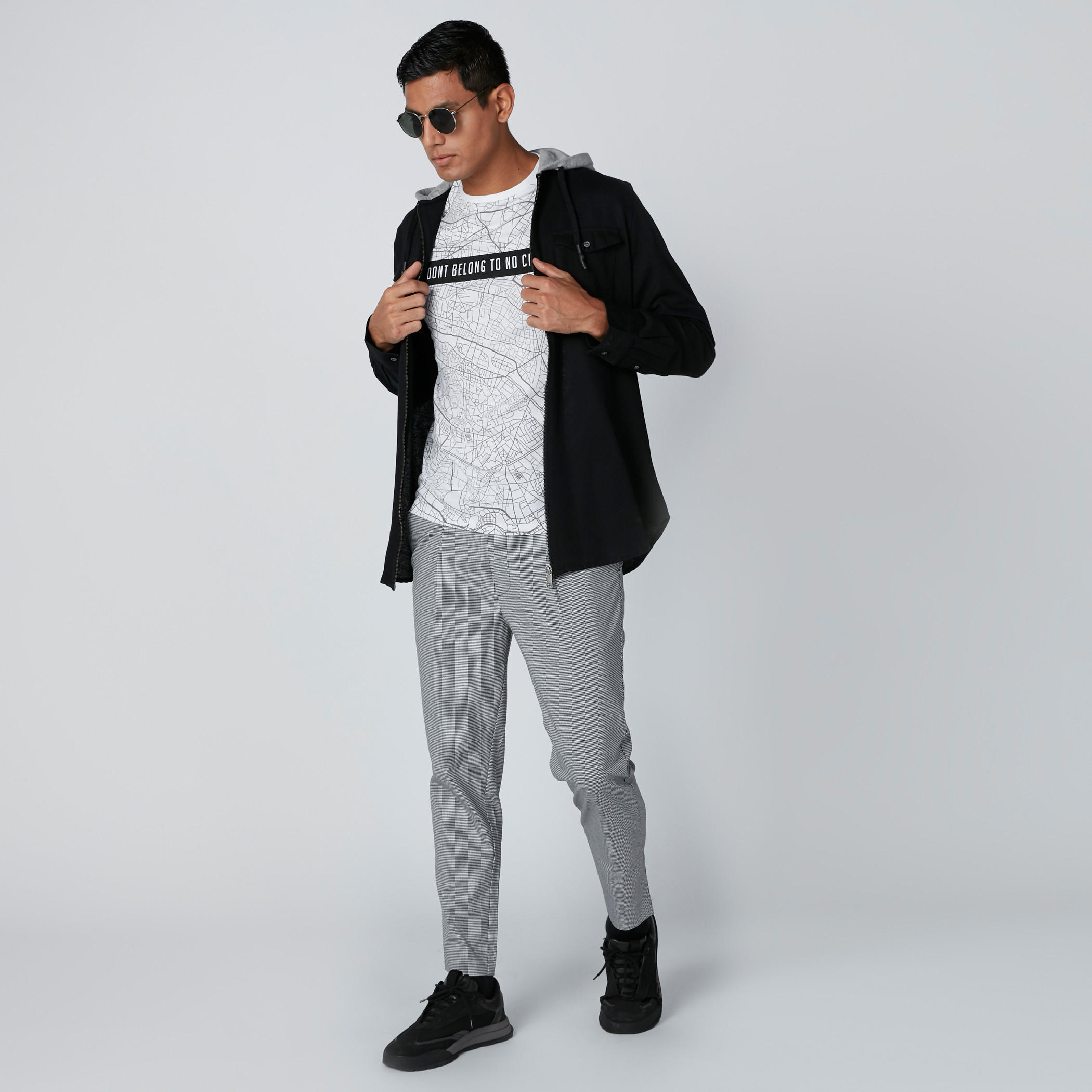 تيشيرت بياقة مستديرة وأكمام قصيرة وطبعات-men-clothing-tshirtsandpolos-tshirts-image-4