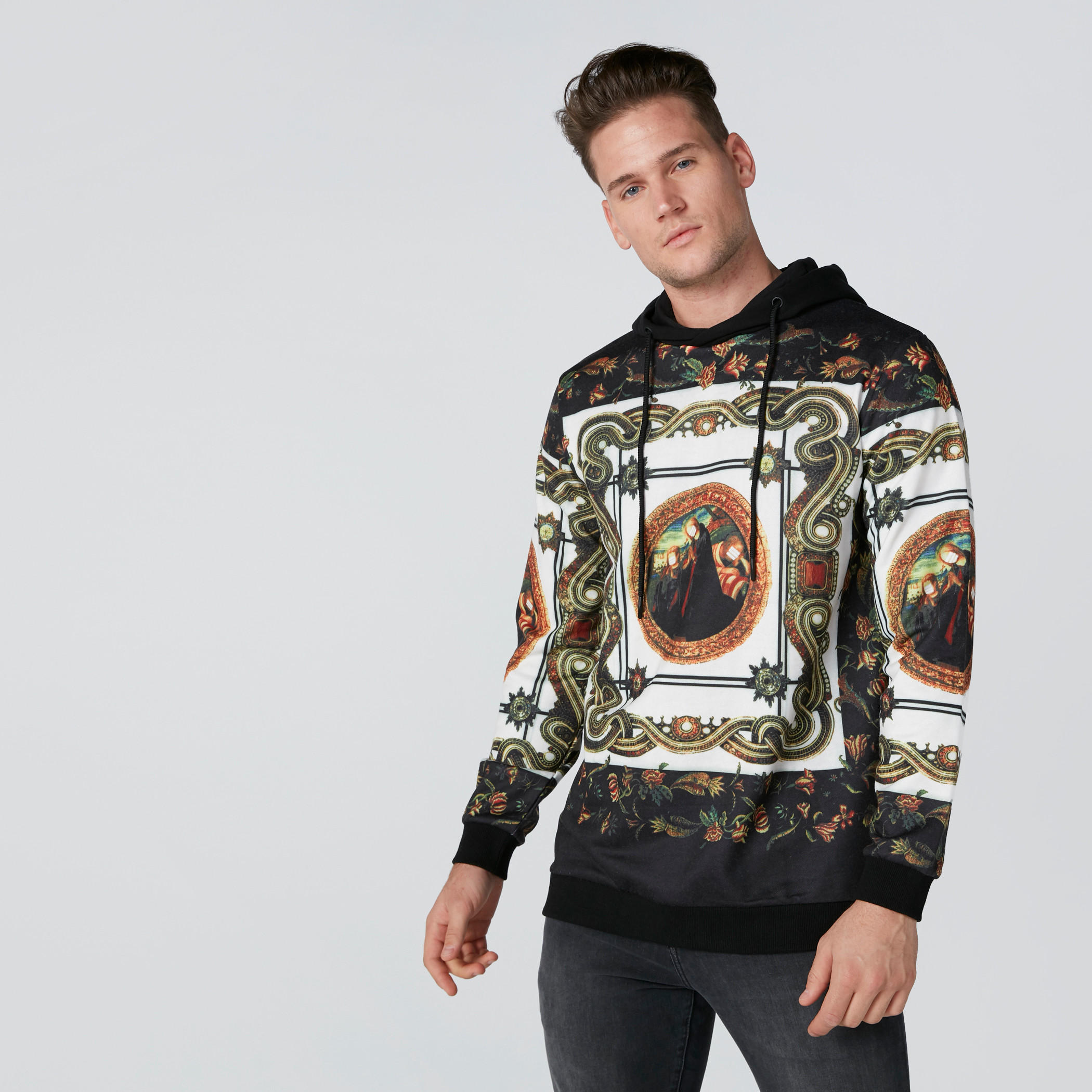 سويت شيرت بقبعة وأكمام طويلة وطبعات-men-winterwear-hoodiesandsweatshirts-image-1
