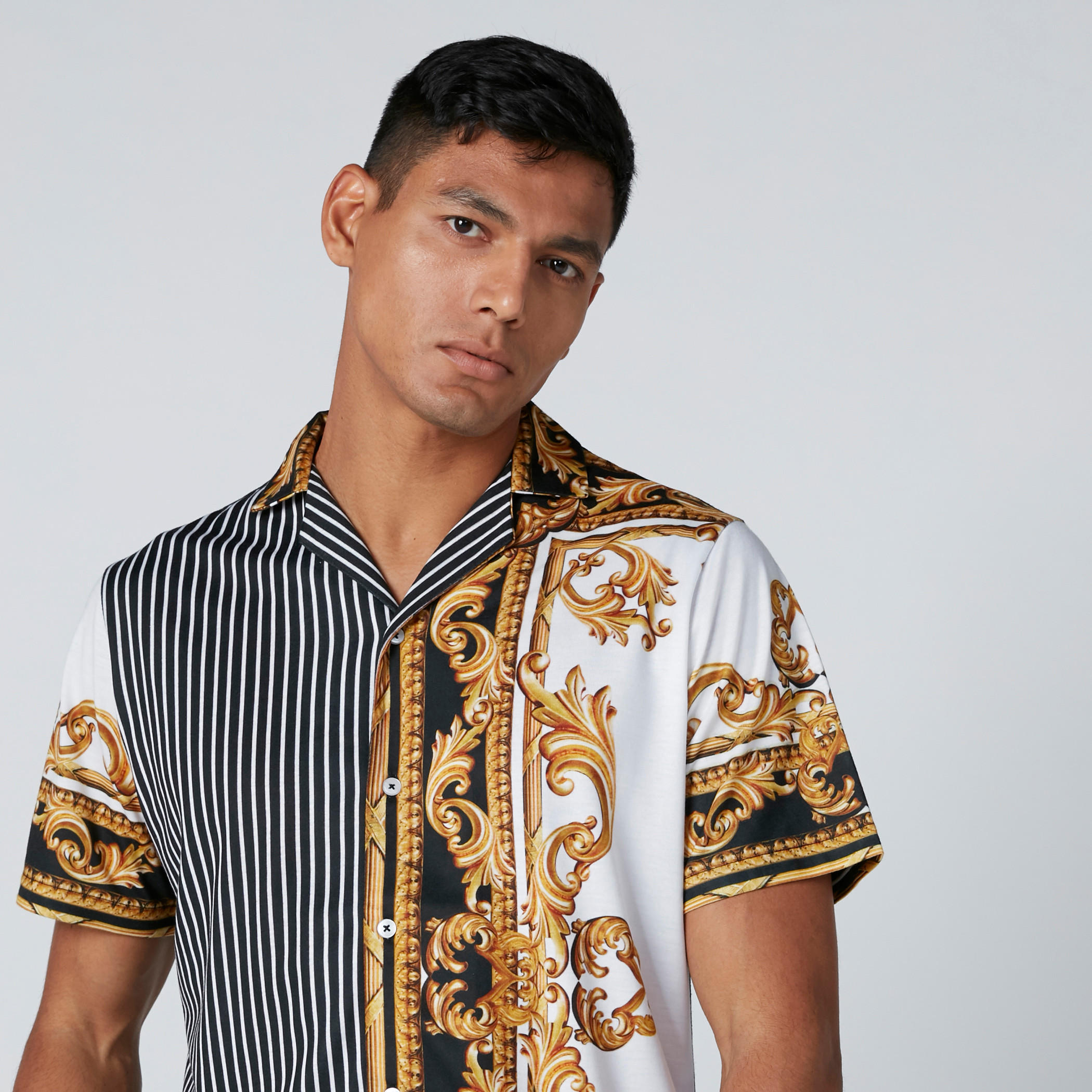قميص بطبعات وأزرار وأكمام قصيرة-men-clothing-shirts-image-4