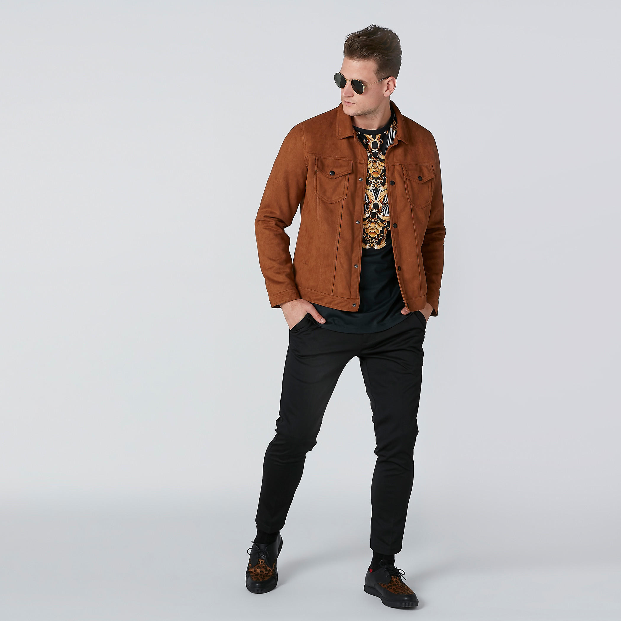 تيشيرت بطبعات وياقة مستديرة وأكمام قصيرة-men-clothing-tshirtsandpolos-tshirts-image-3
