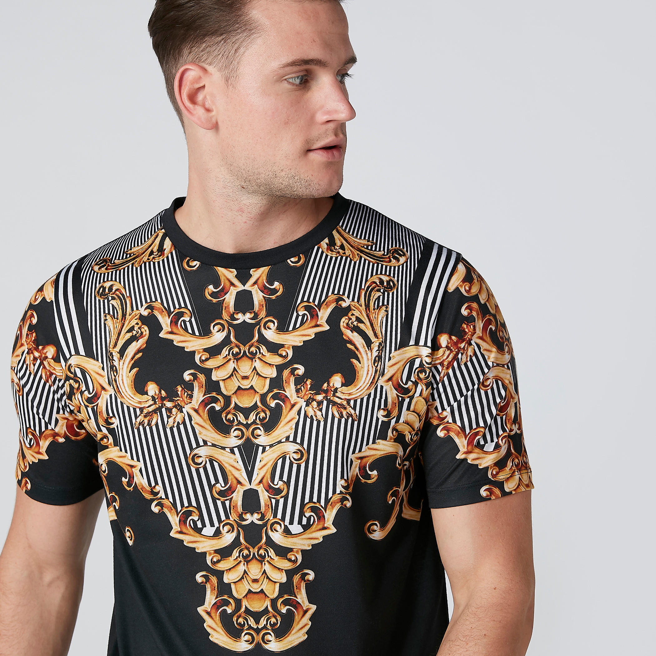 تيشيرت بطبعات وياقة مستديرة وأكمام قصيرة-men-clothing-tshirtsandpolos-tshirts-image-4