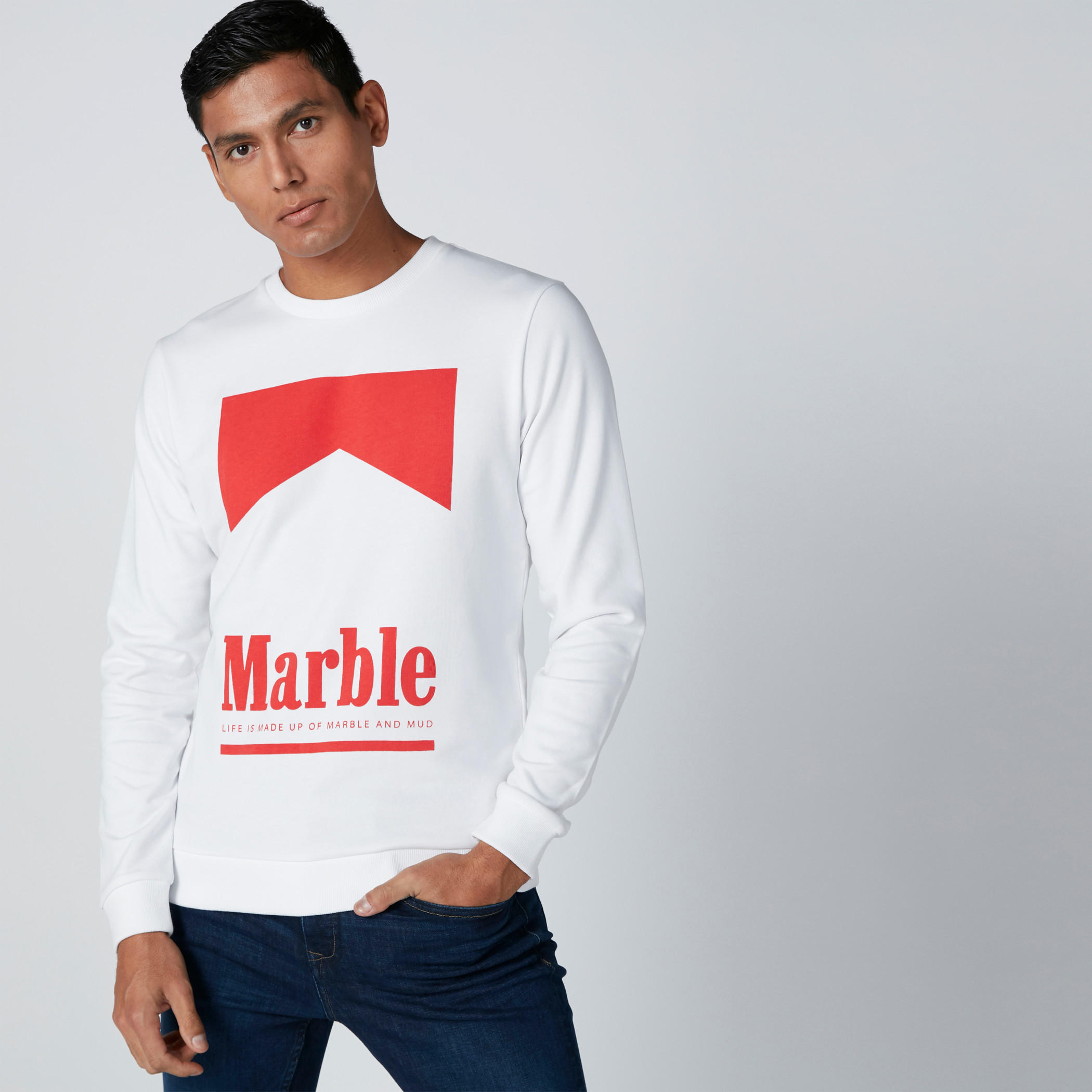 سويت شيرت بياقة مستديرة وأكمام طويلة وطبعات-men-winterwear-hoodiesandsweatshirts-image-1