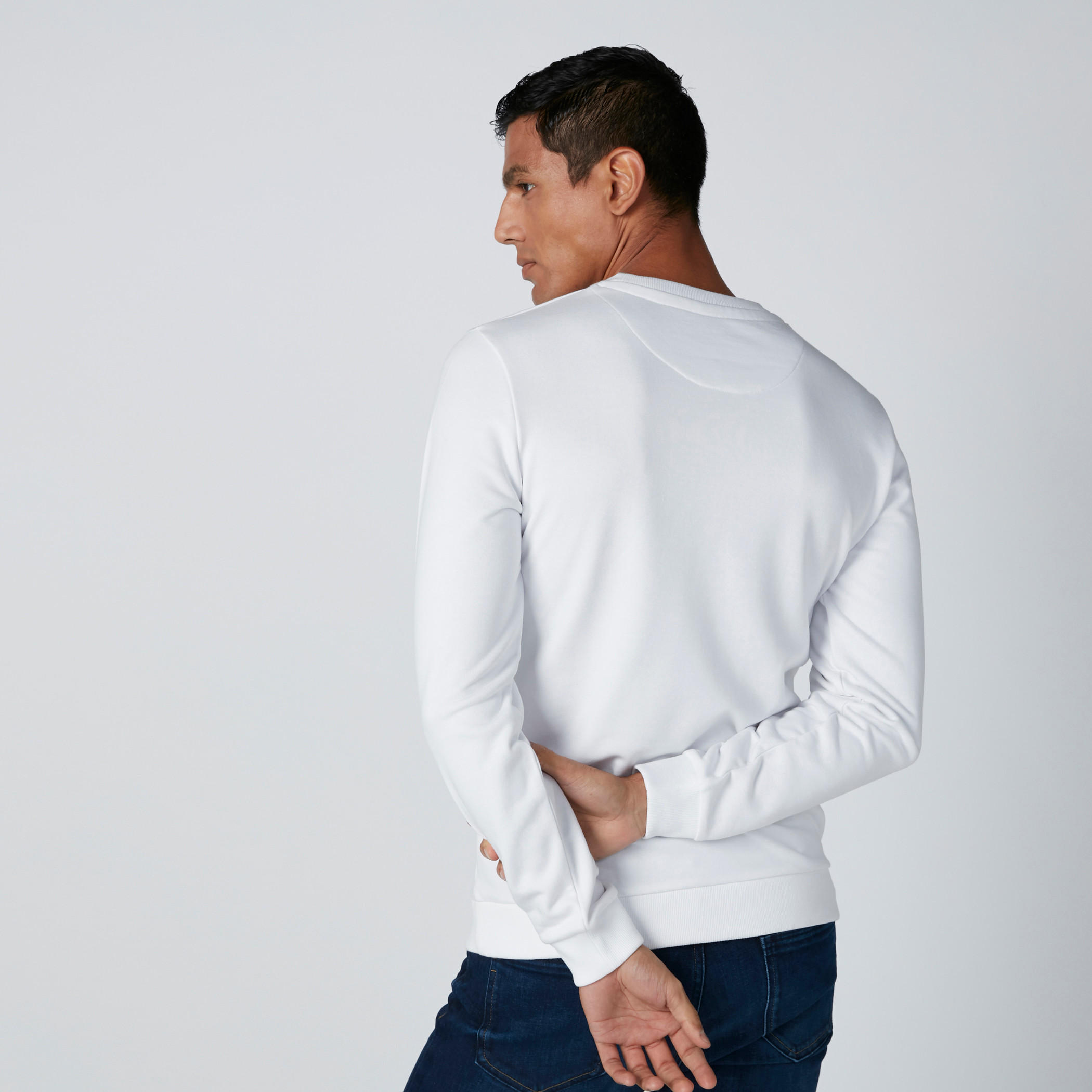 سويت شيرت بياقة مستديرة وأكمام طويلة وطبعات-men-winterwear-hoodiesandsweatshirts-image-2
