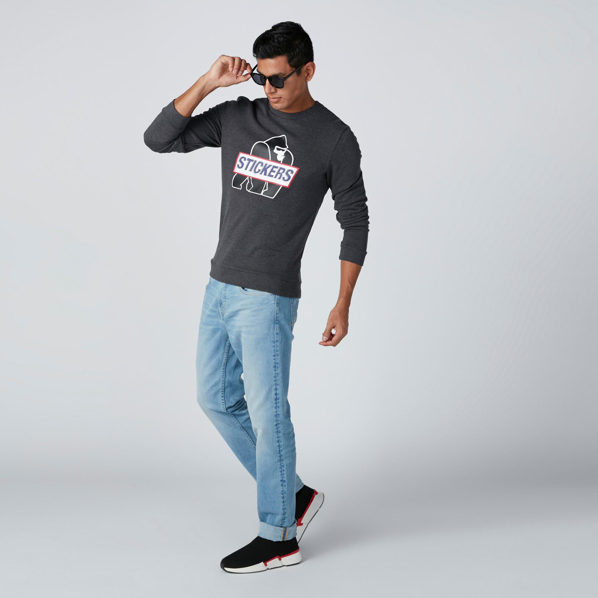 سويت شيرت بياقة مستديرة وأكمام طويلة وطبعات-men-winterwear-hoodiesandsweatshirts-image-1