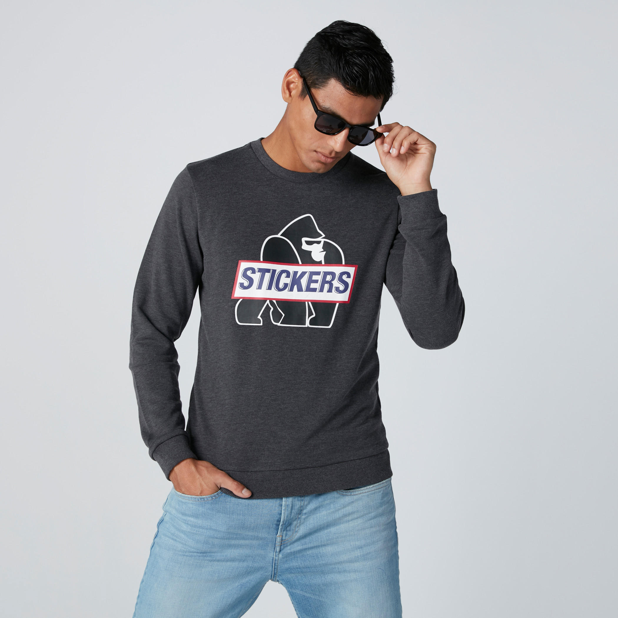 سويت شيرت بياقة مستديرة وأكمام طويلة وطبعات-men-winterwear-hoodiesandsweatshirts-image-3