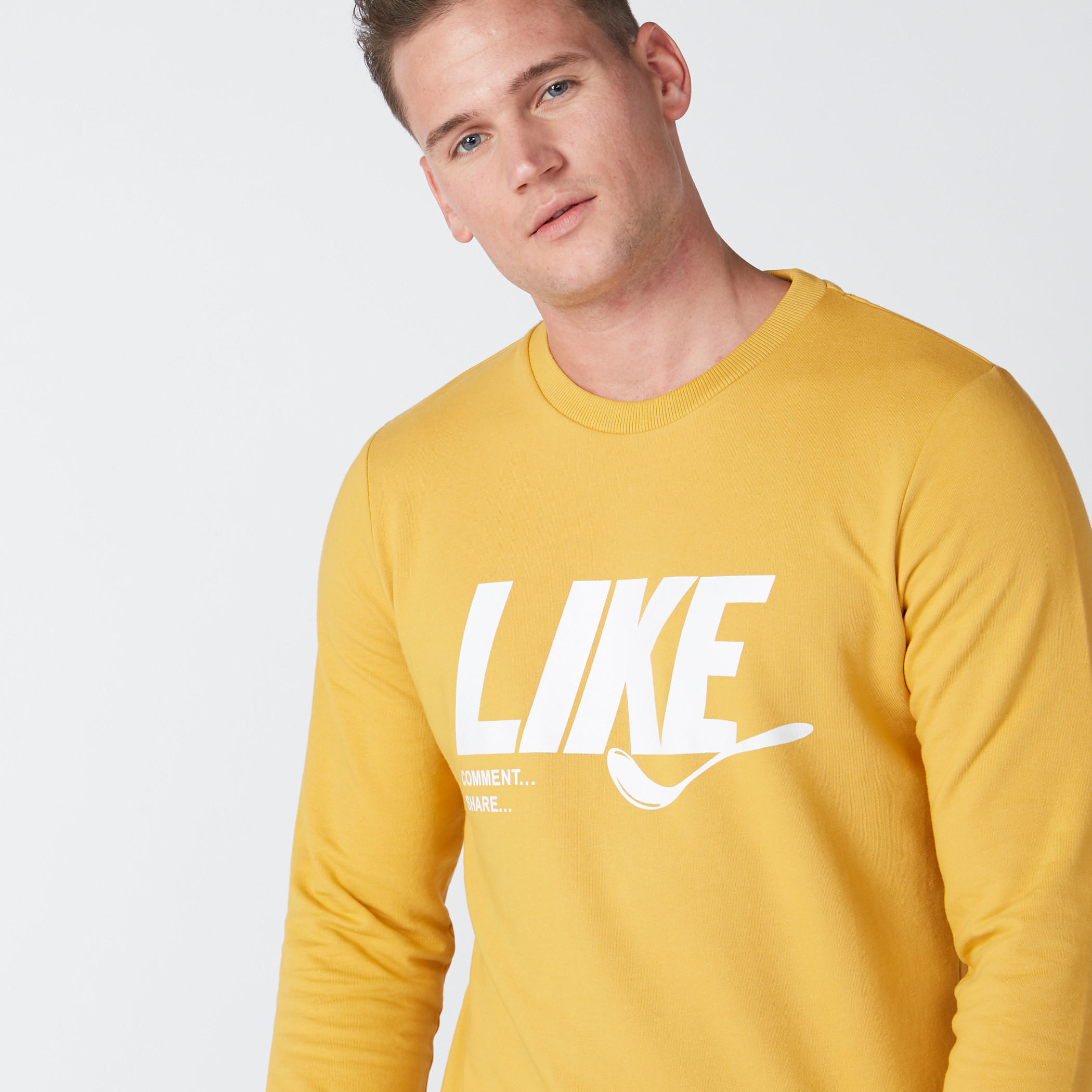 سويت شيرت بياقة ضيّقة وأكمام طويلة وطبعات لايك-men-winterwear-hoodiesandsweatshirts-image-1