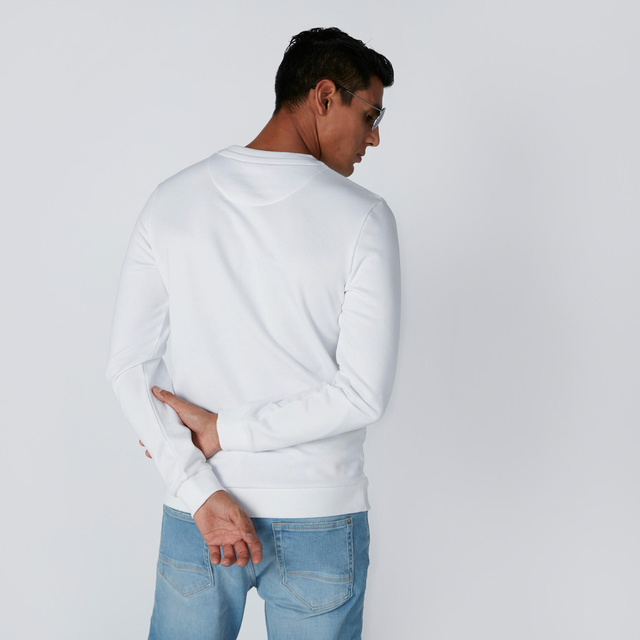 سويت شيرت بياقة مستديرة وأكمام طويلة وطبعات-men-winterwear-hoodiesandsweatshirts-image-2