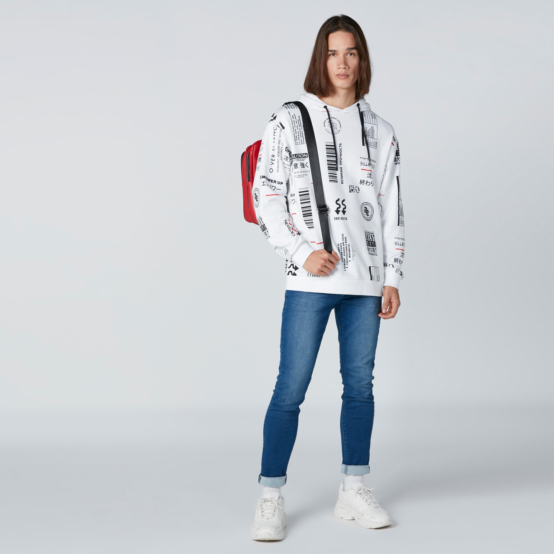 سويت شيرت بنقش مطبوع مع قبعة متصلة-men-winterwear-hoodiesandsweatshirts-image-3
