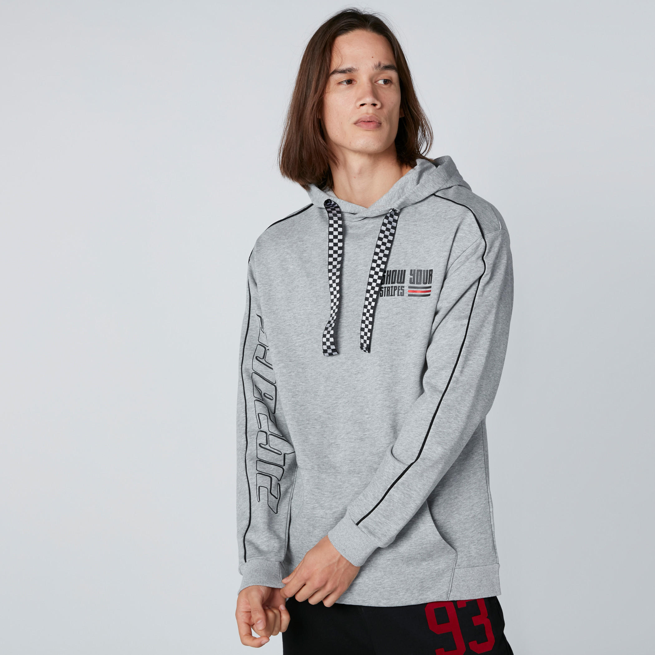 سويت شيرت بطبعات وقبعة وجيوب-men-winterwear-hoodiesandsweatshirts-image-1