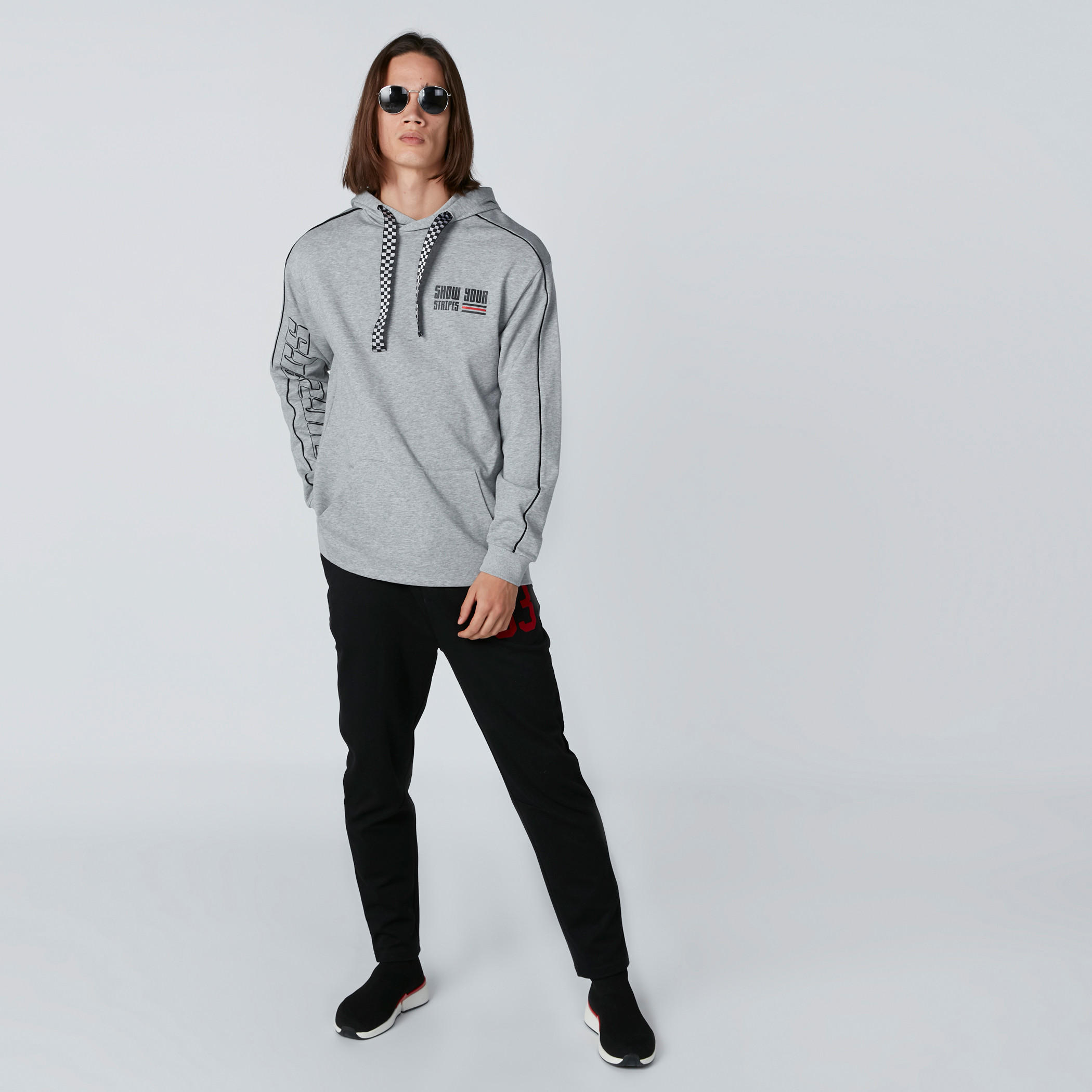 سويت شيرت بطبعات وقبعة وجيوب-men-winterwear-hoodiesandsweatshirts-image-3