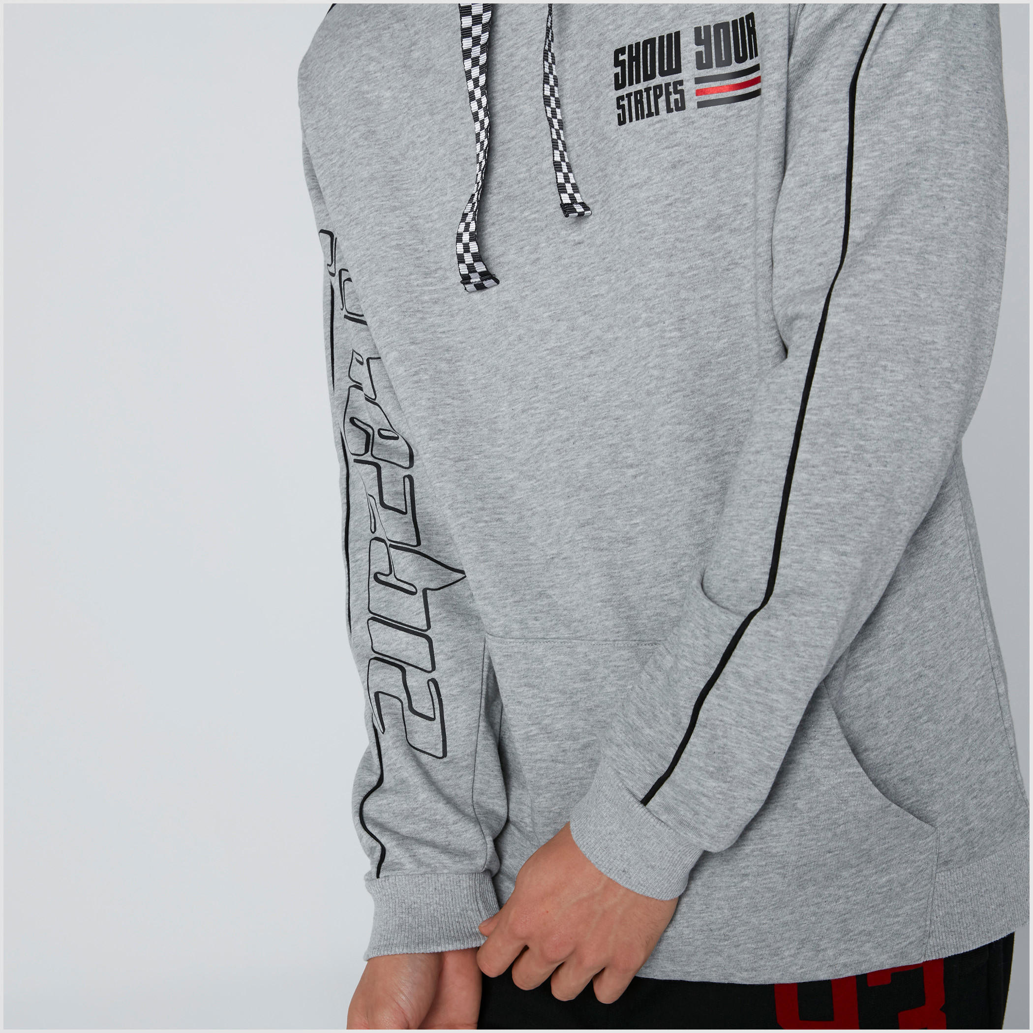 سويت شيرت بطبعات وقبعة وجيوب-men-winterwear-hoodiesandsweatshirts-image-5