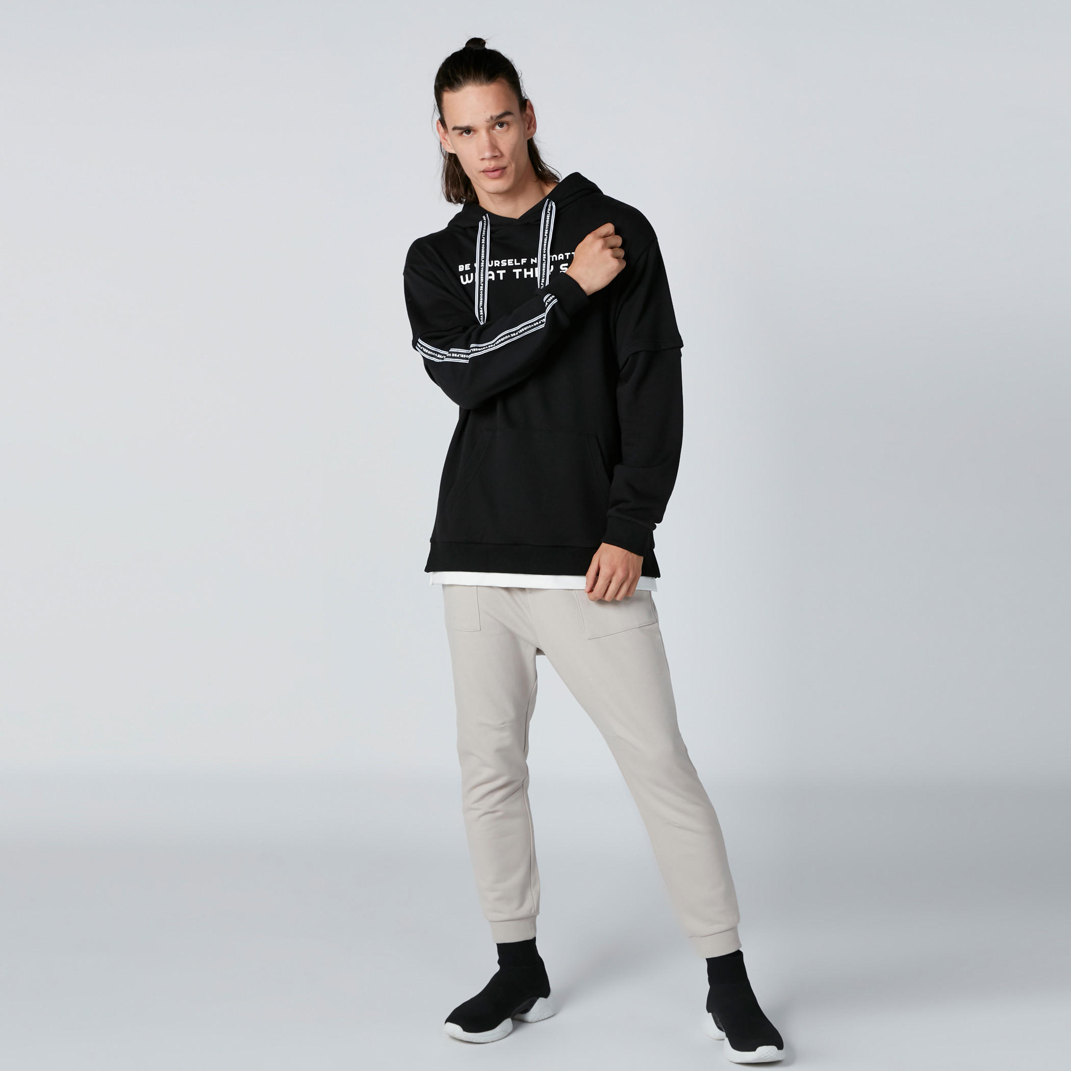 سويت شيرت بطبعات وأكمام منسدلة وقبعة-men-winterwear-hoodiesandsweatshirts-image-3