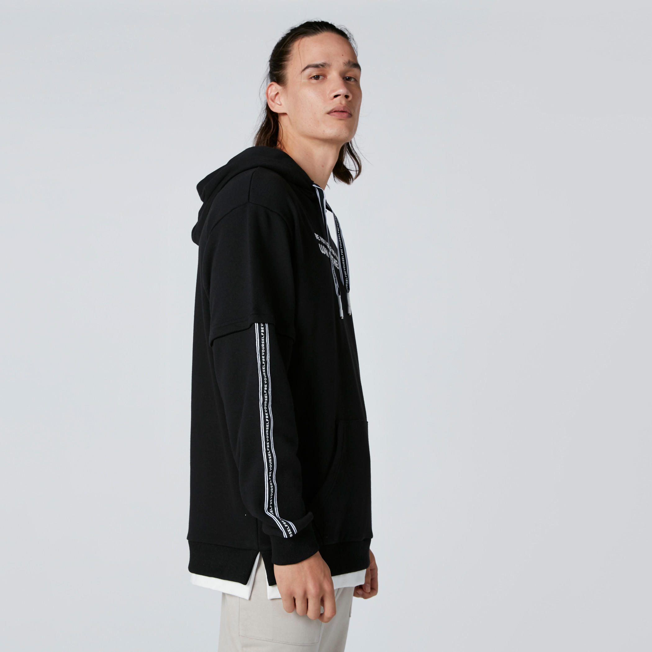 سويت شيرت بطبعات وأكمام منسدلة وقبعة-men-winterwear-hoodiesandsweatshirts-image-5