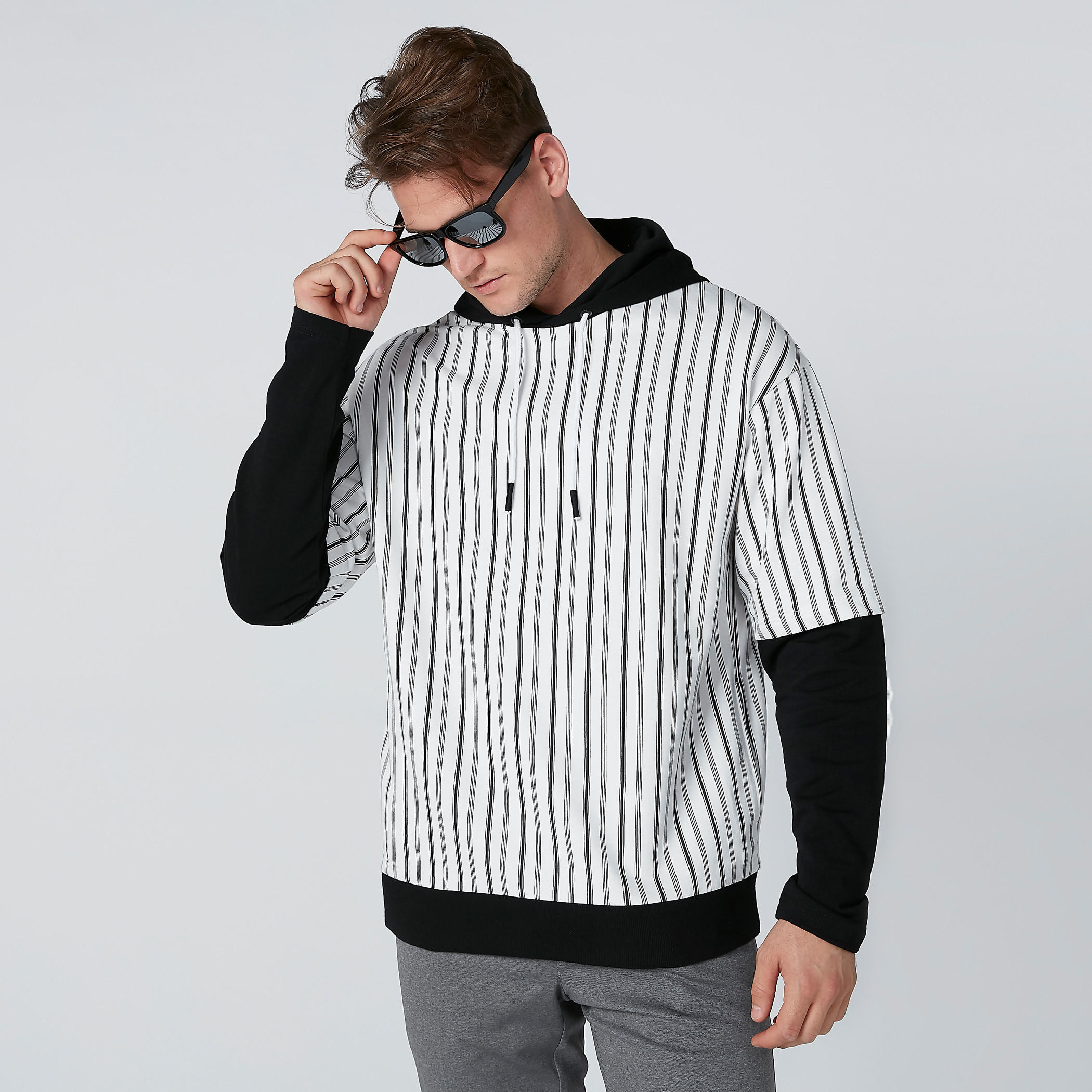 سويت شيرت مقلّم بأكمام وقبعة-men-winterwear-hoodiesandsweatshirts-image-1