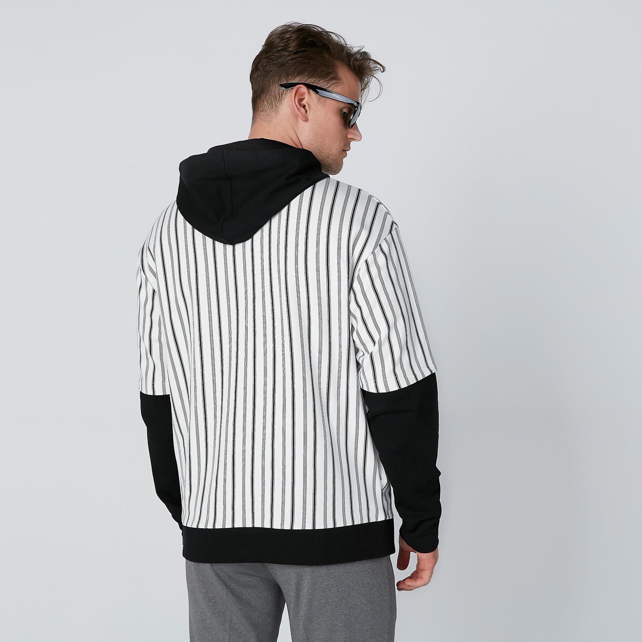سويت شيرت مقلّم بأكمام وقبعة-men-winterwear-hoodiesandsweatshirts-image-2