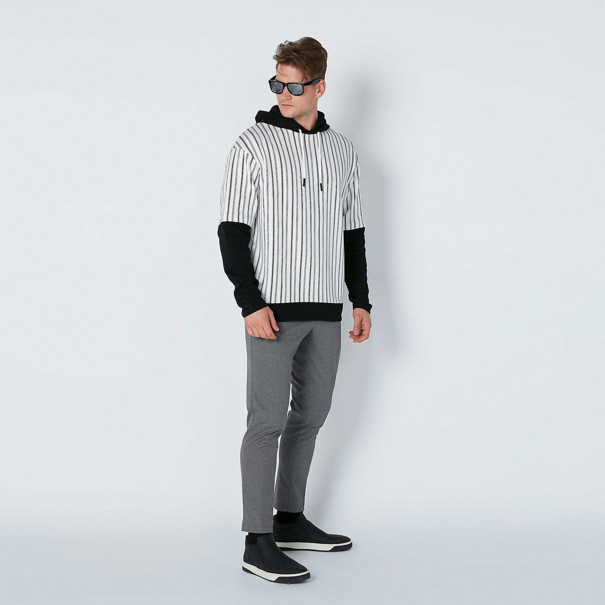 سويت شيرت مقلّم بأكمام وقبعة-men-winterwear-hoodiesandsweatshirts-image-3