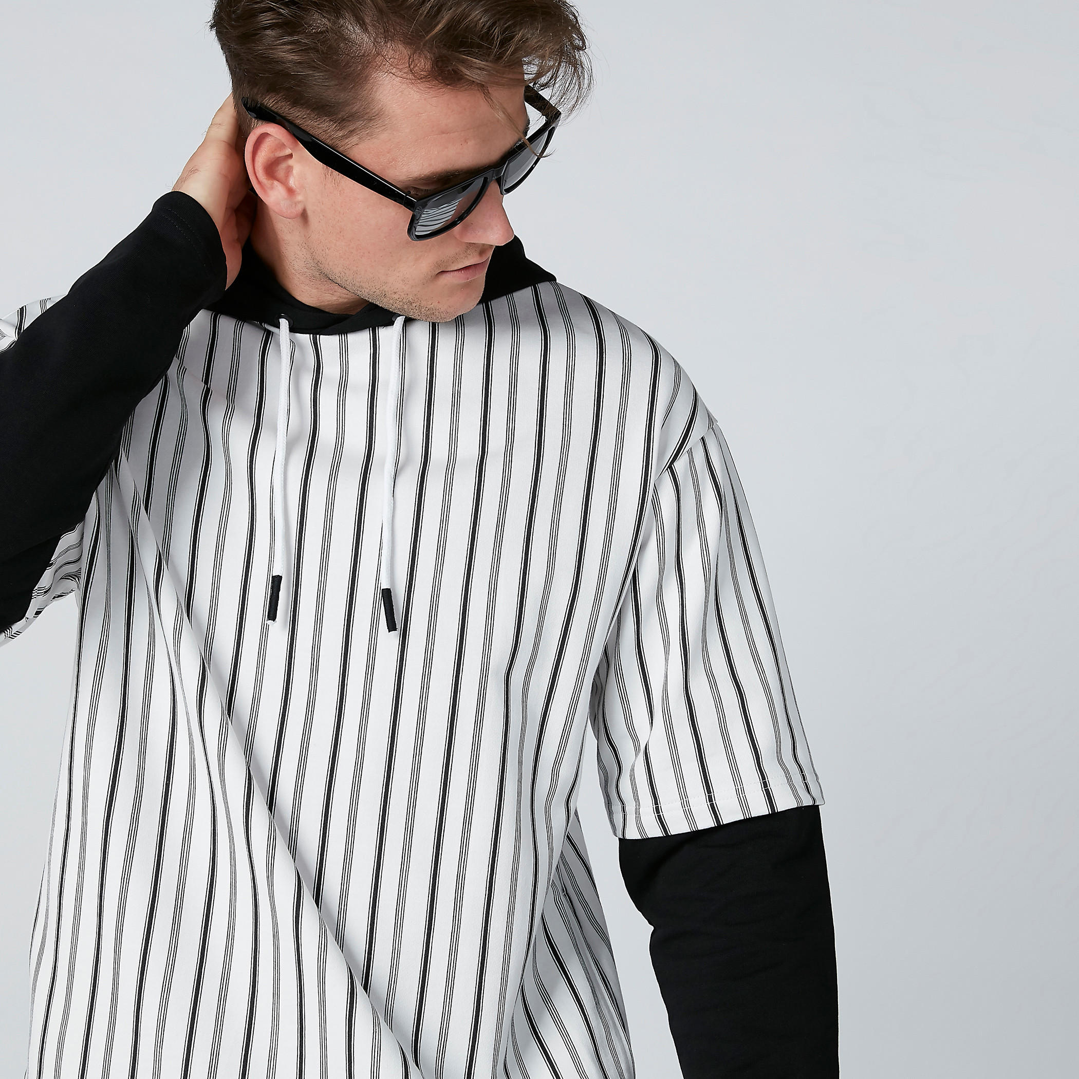سويت شيرت مقلّم بأكمام وقبعة-men-winterwear-hoodiesandsweatshirts-image-4