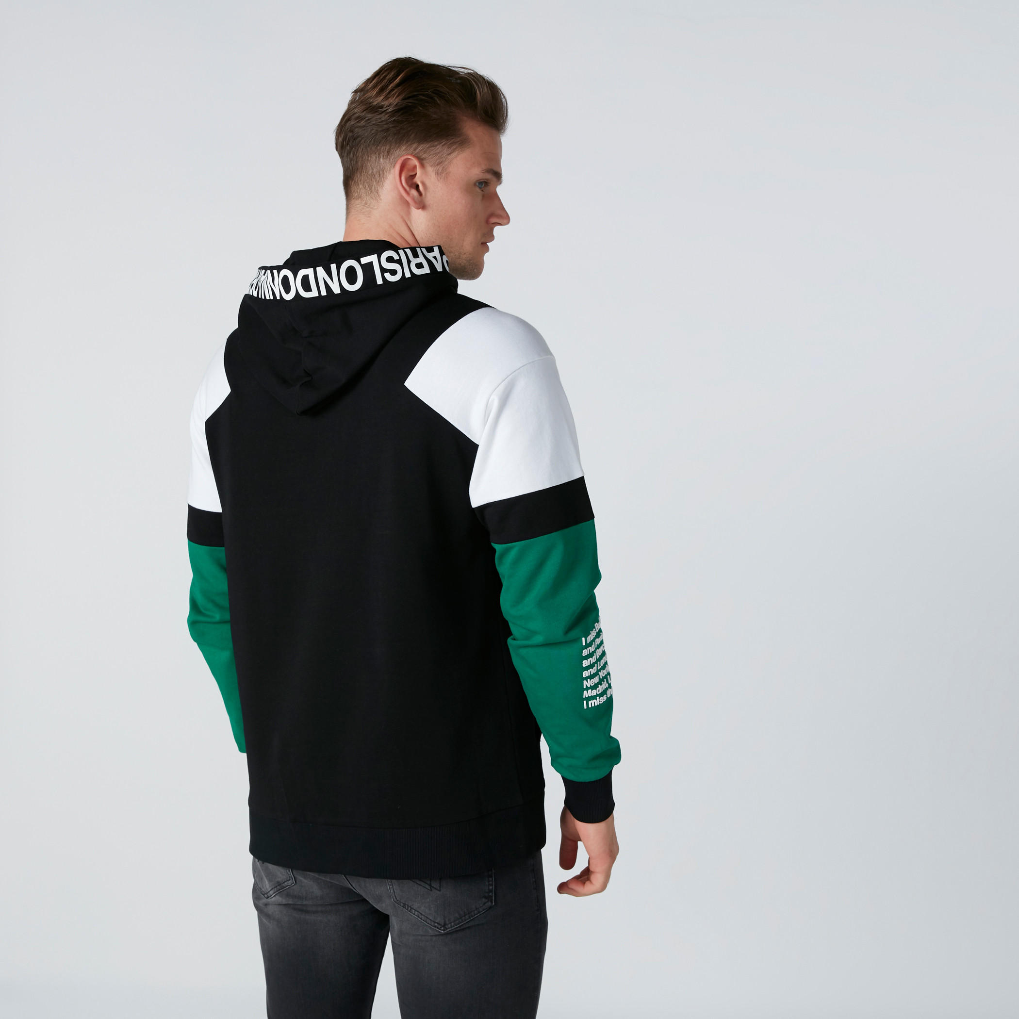 سويت شيرت بأكمام طويلة وطبعات وقبّعة-men-winterwear-hoodiesandsweatshirts-image-2