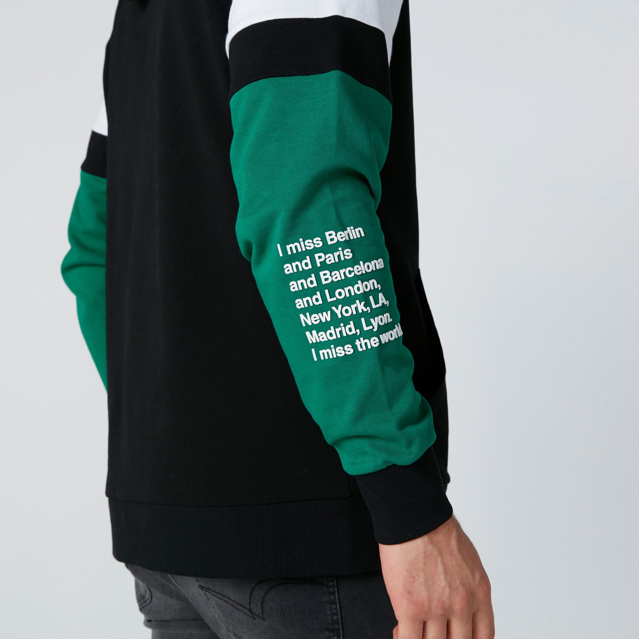 سويت شيرت بأكمام طويلة وطبعات وقبّعة-men-winterwear-hoodiesandsweatshirts-image-4