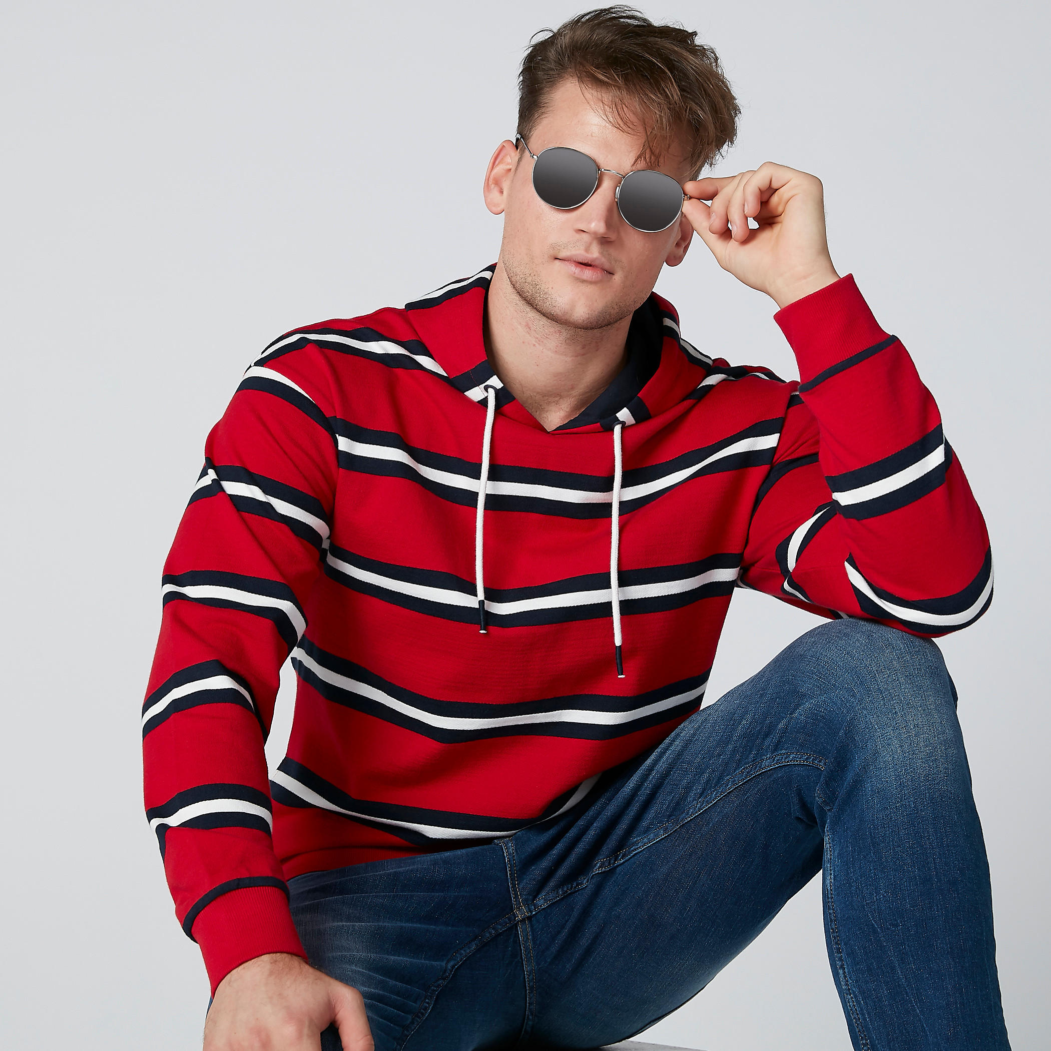 سويت شيرت مقلّم بأكمام طويلة وقبعة-men-winterwear-hoodiesandsweatshirts-image-1