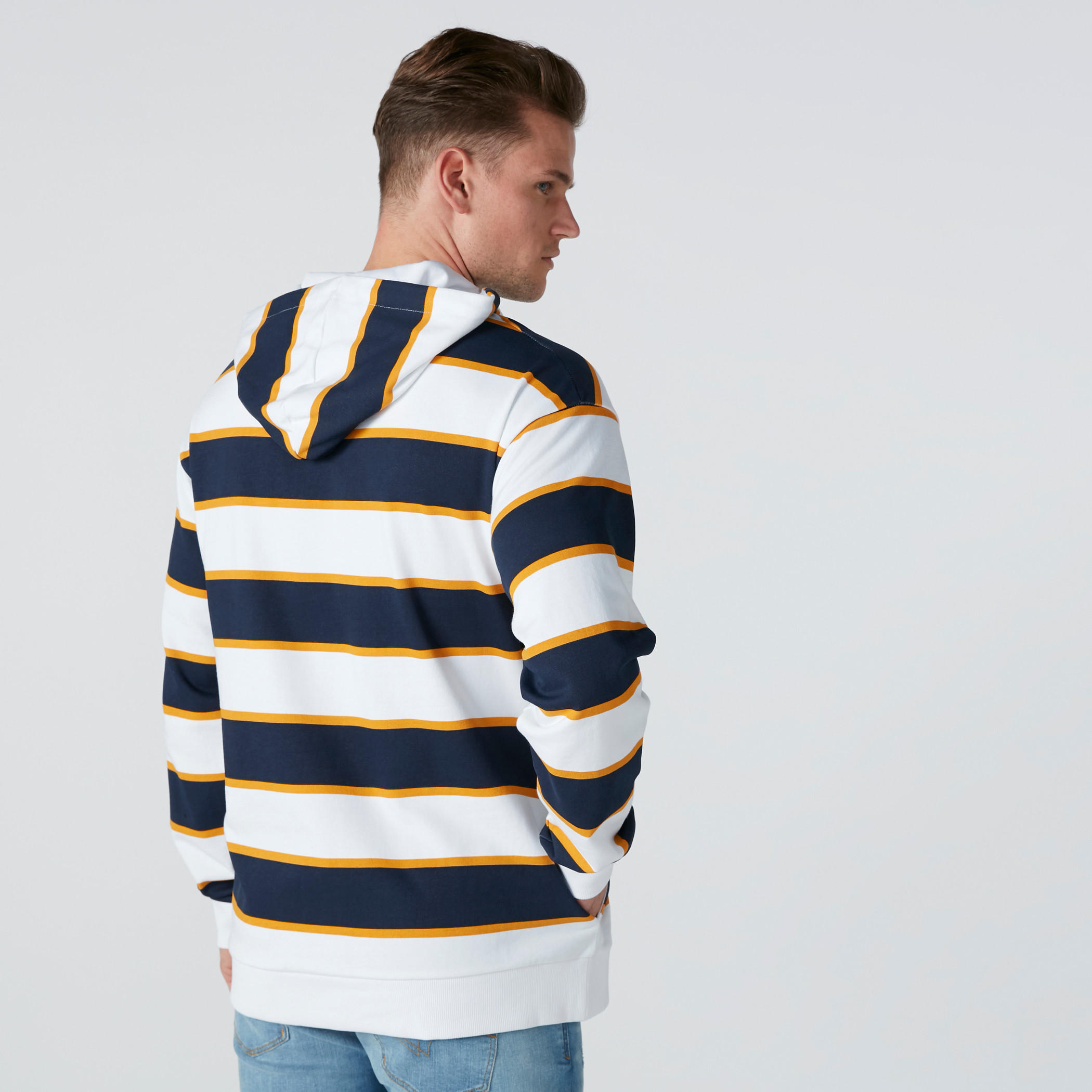 سويت شيرت مقلّم بقبعة وجيوب-men-winterwear-hoodiesandsweatshirts-image-2