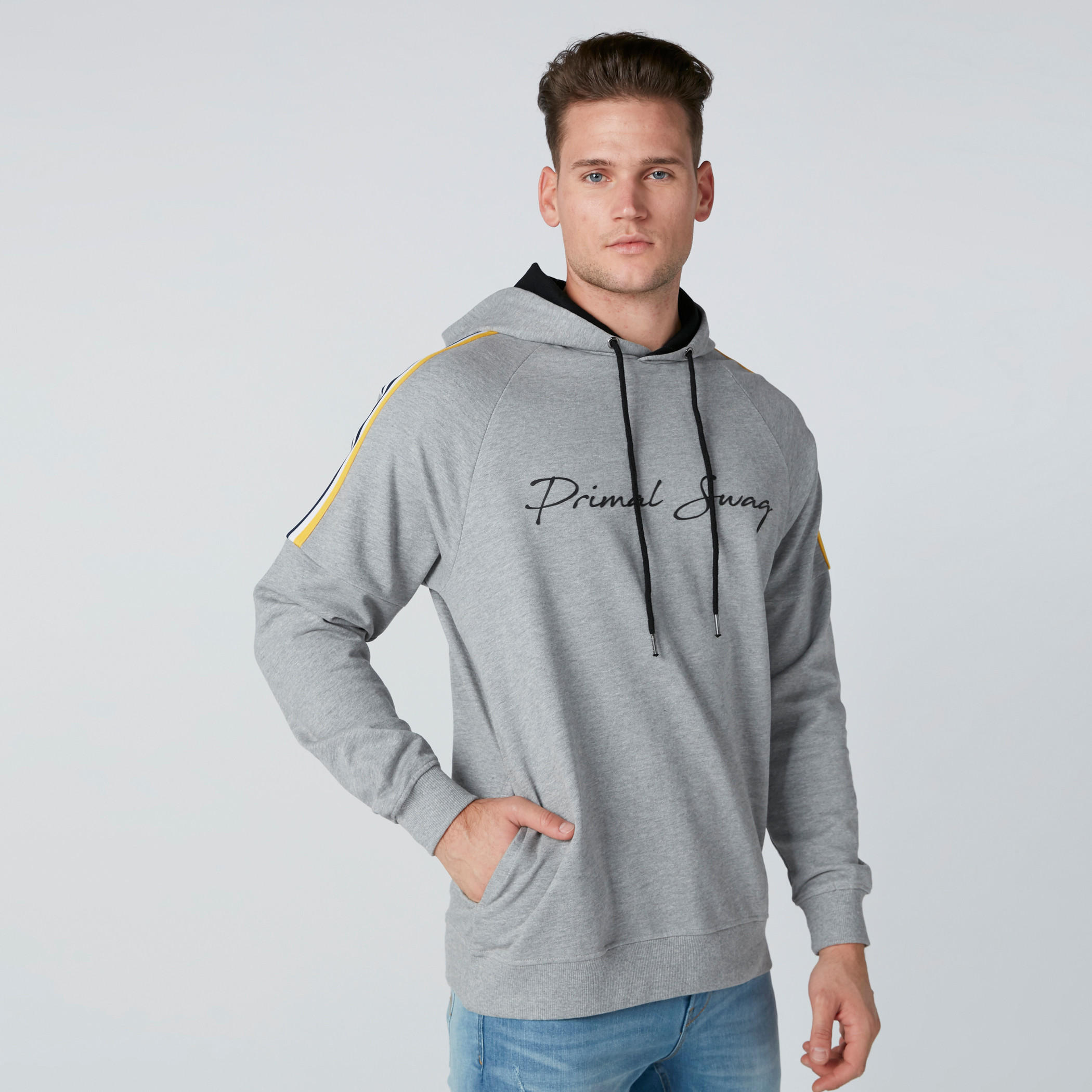 سويت شيرت بقبعة وطبعات-men-winterwear-hoodiesandsweatshirts-image-1