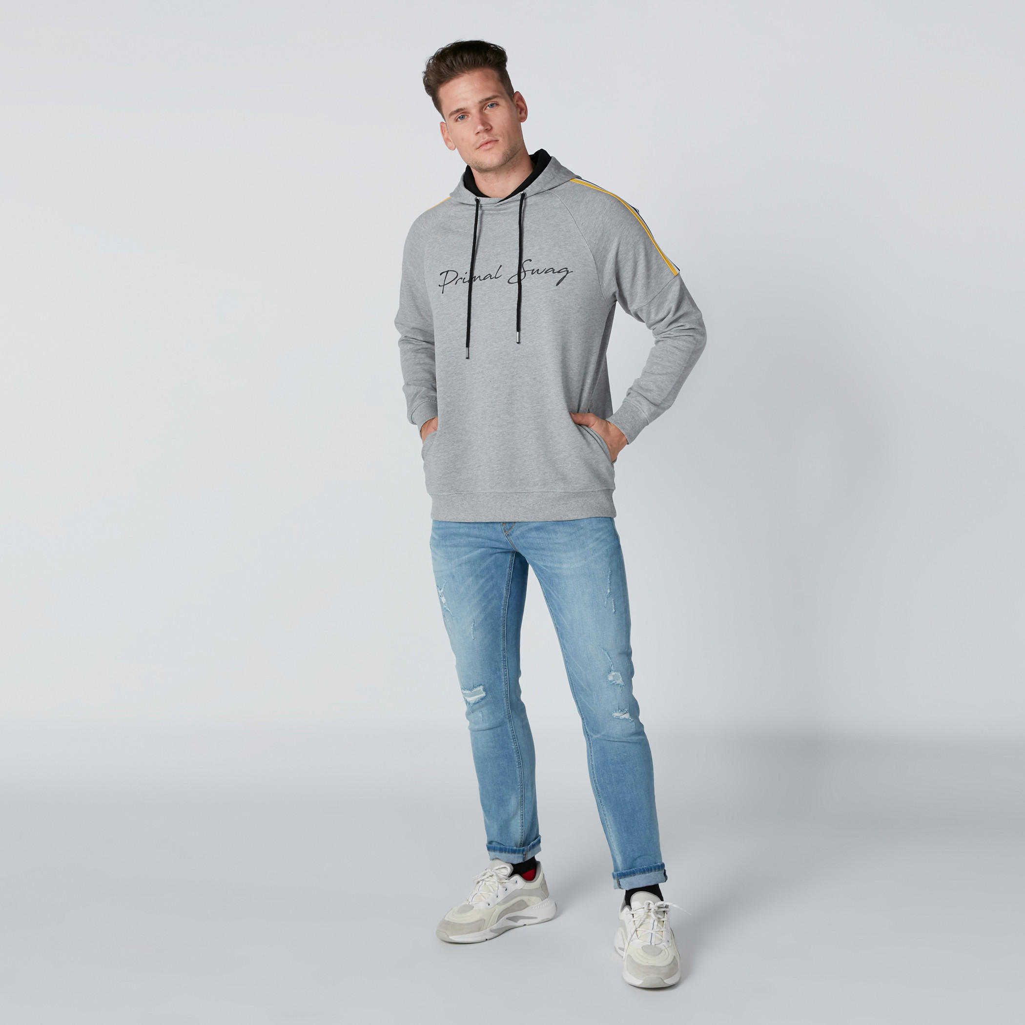 سويت شيرت بقبعة وطبعات-men-winterwear-hoodiesandsweatshirts-image-3