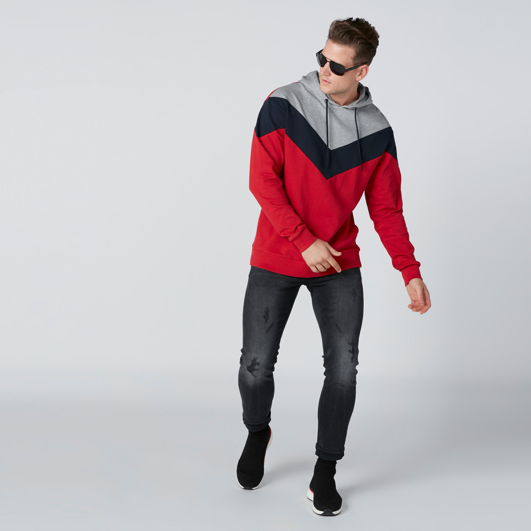 Long Sleeves Sweatshirt in Regular Fit with Hood-men-winterwear-hoodiesandsweatshirts-image-1