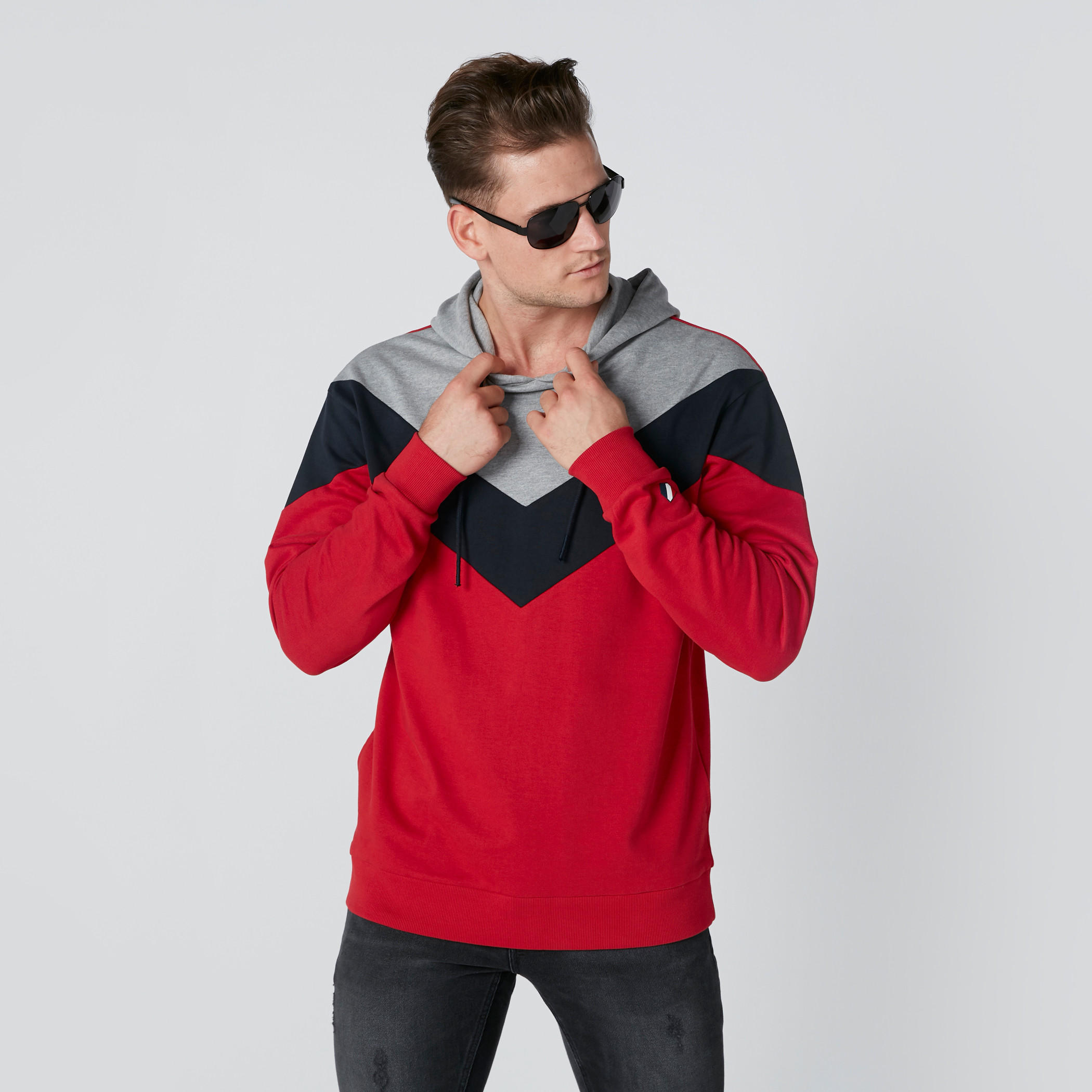 Long Sleeves Sweatshirt in Regular Fit with Hood-men-winterwear-hoodiesandsweatshirts-image-3