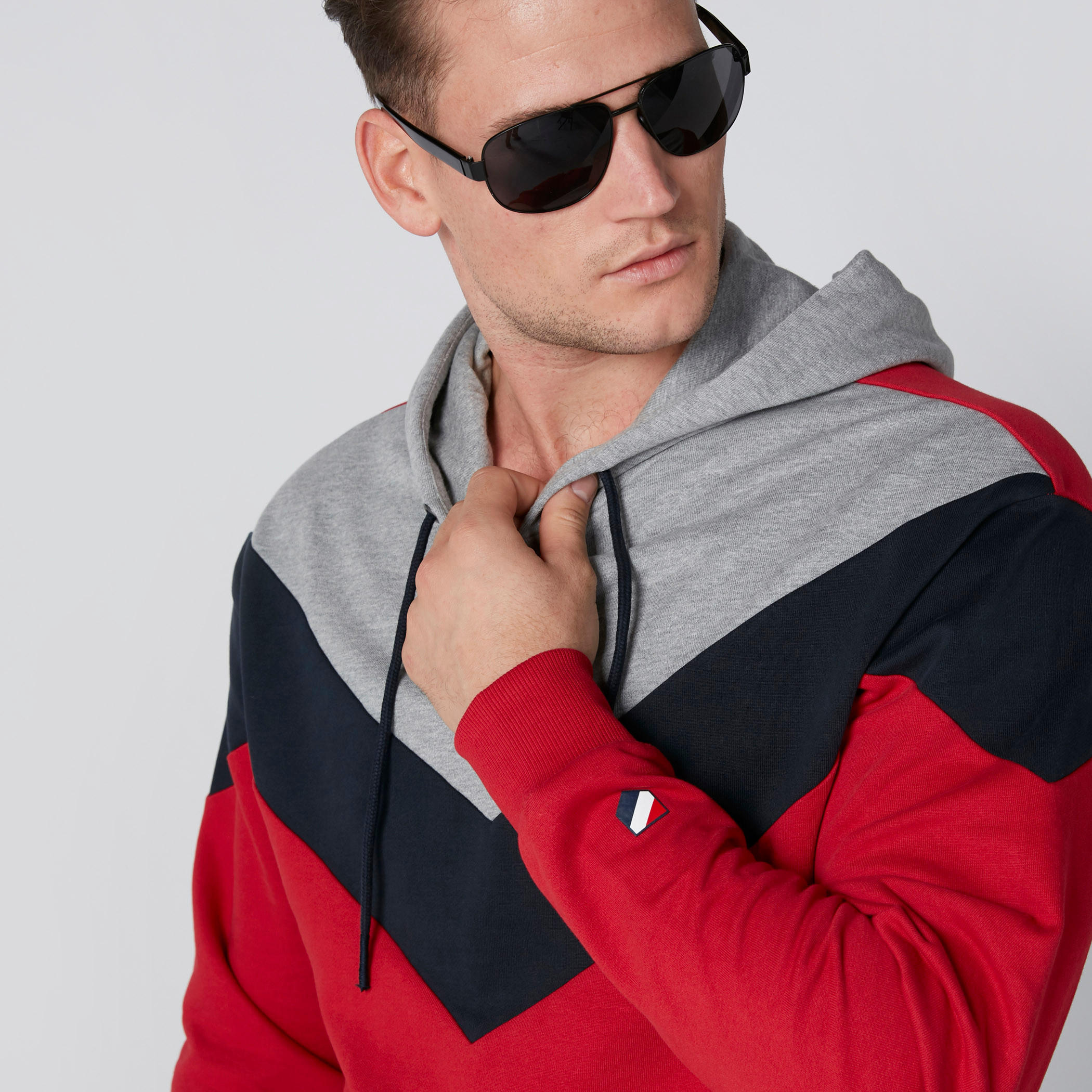 Long Sleeves Sweatshirt in Regular Fit with Hood-men-winterwear-hoodiesandsweatshirts-image-4