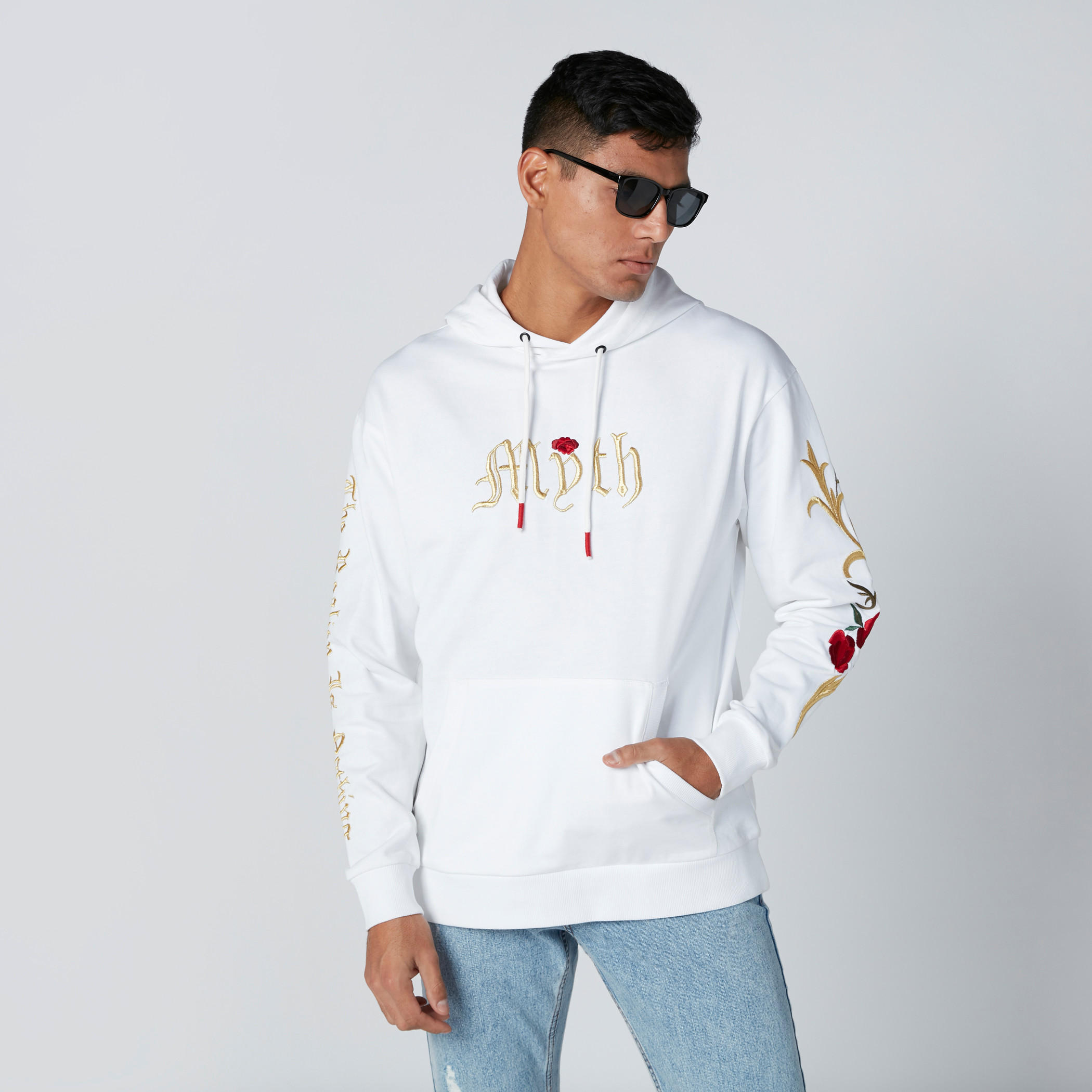 سويت شيرت مُطرّز بأكمام طويلة وقبعة-men-winterwear-hoodiesandsweatshirts-image-3