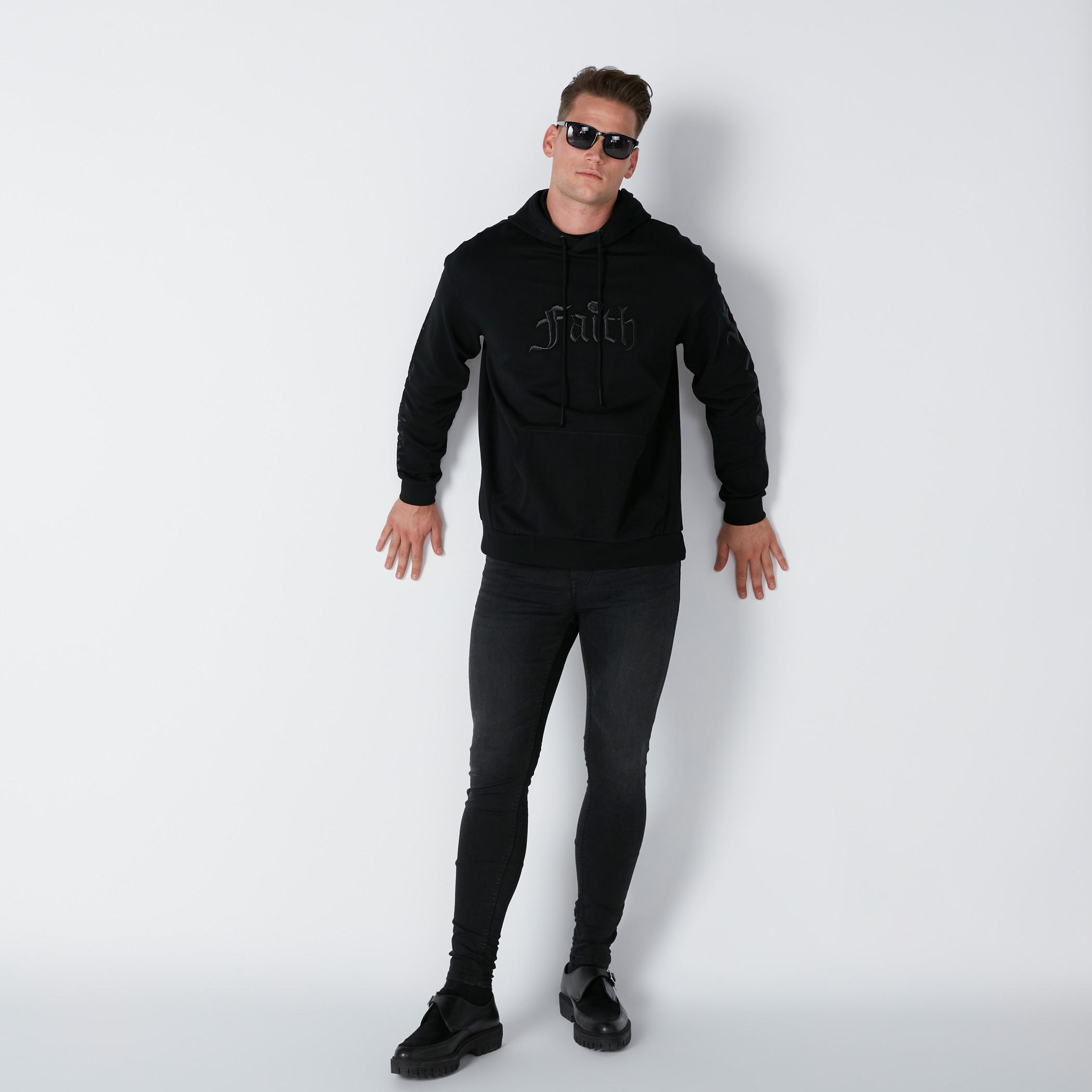 Embroidered Sweatshirt in Regular Fit with Kangaroo Pockets-men-winterwear-hoodiesandsweatshirts-image-1