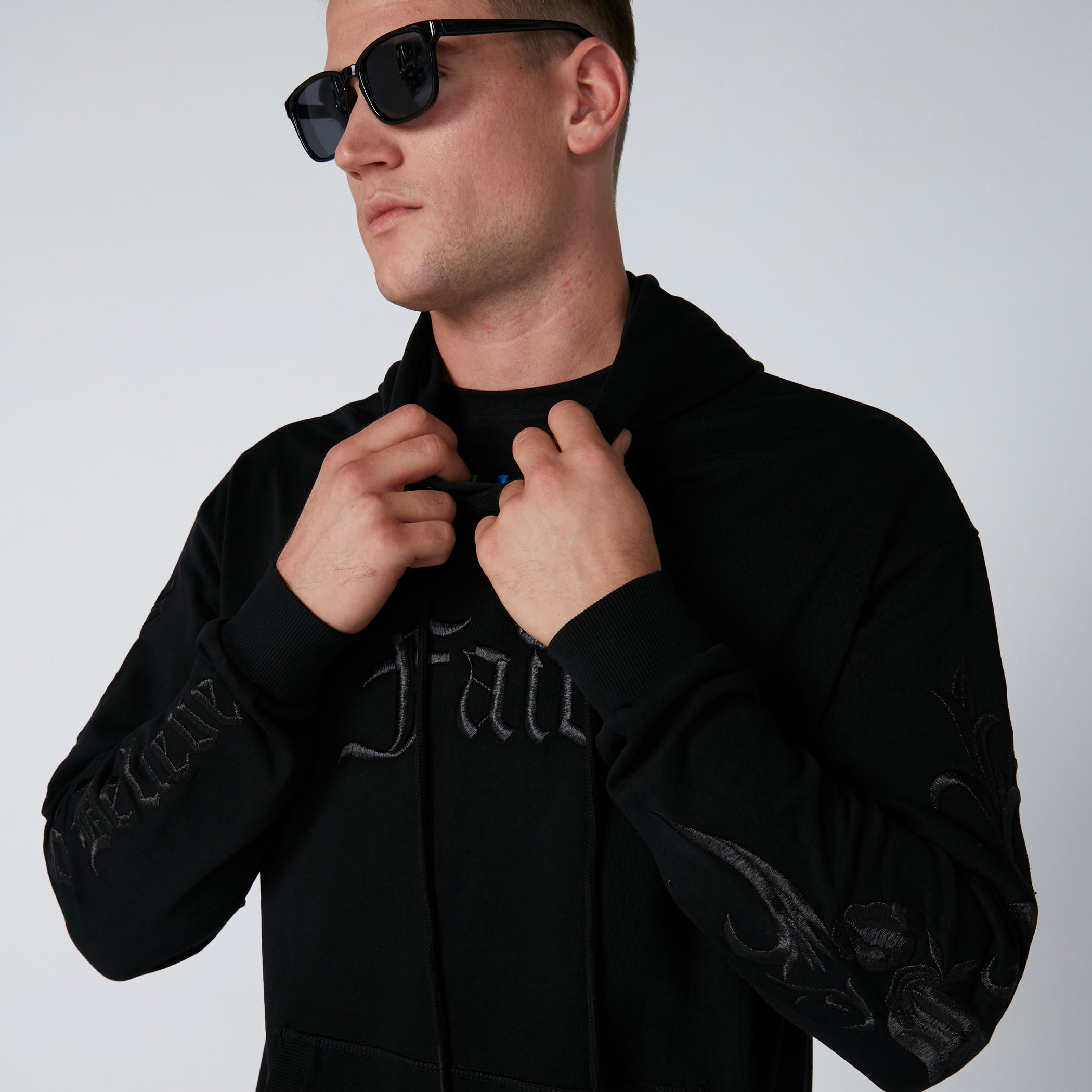 Embroidered Sweatshirt in Regular Fit with Kangaroo Pockets-men-winterwear-hoodiesandsweatshirts-image-4