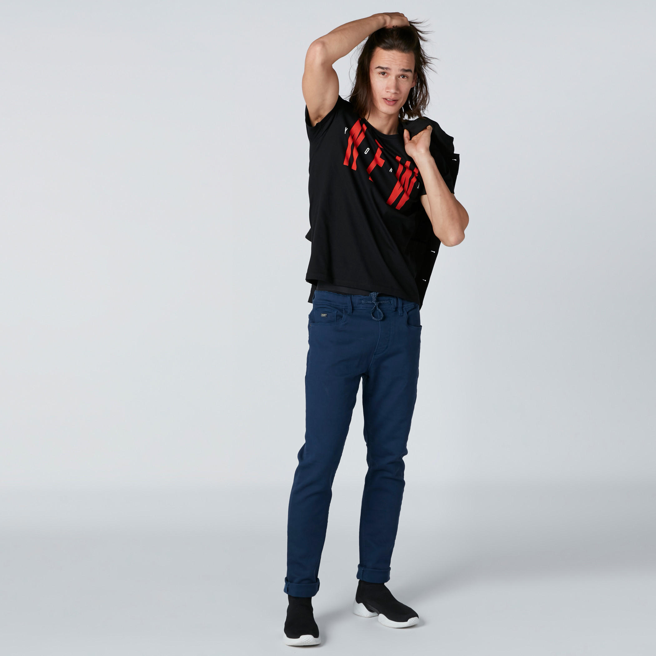 تيشيرت بياقة ضيّقة وأكمام قصيرة وطبعات نيويورك-men-clothing-tshirtsandpolos-tshirts-image-2