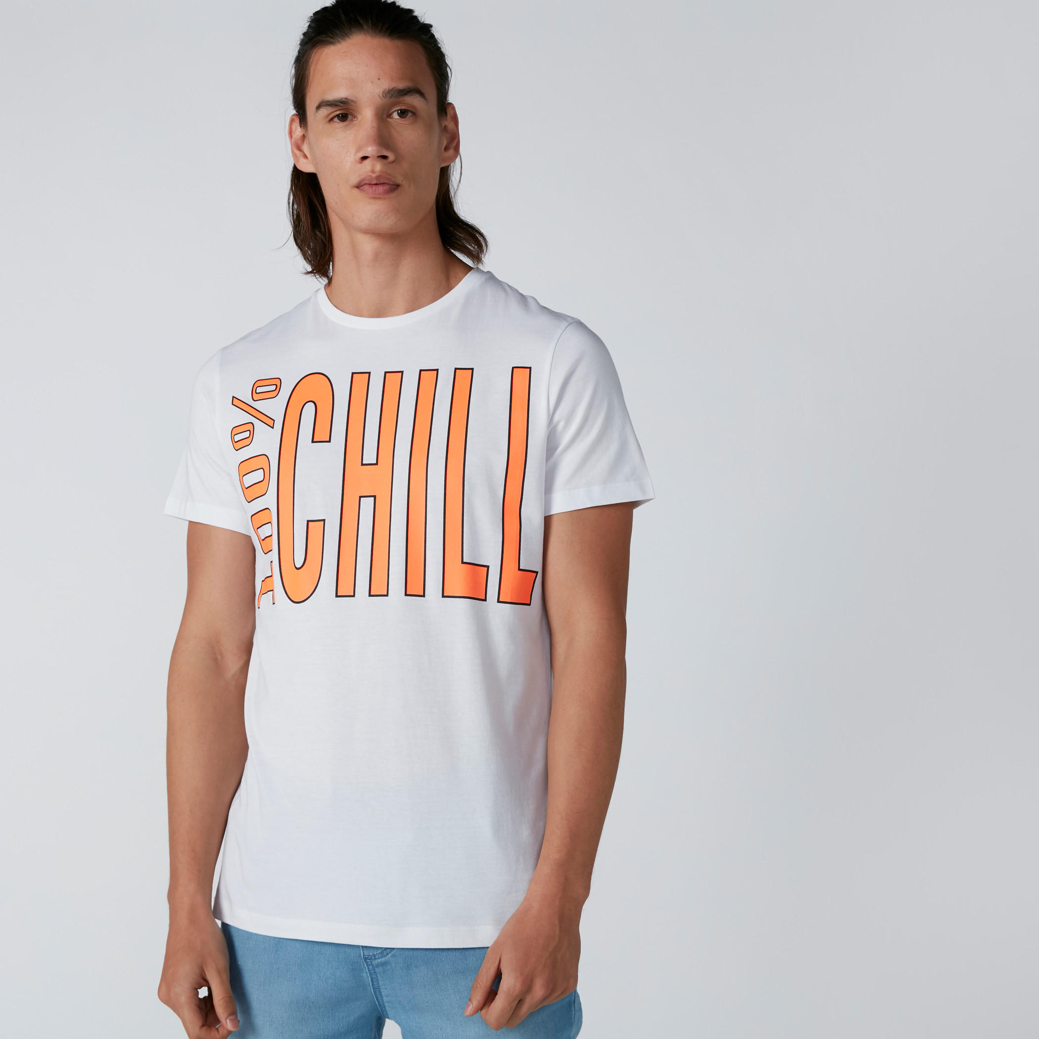 تيشيرت بقصّة عادية وياقة مستديرة وأكمام قصيرة وطبعات-men-clothing-tshirtsandpolos-tshirts-image-3
