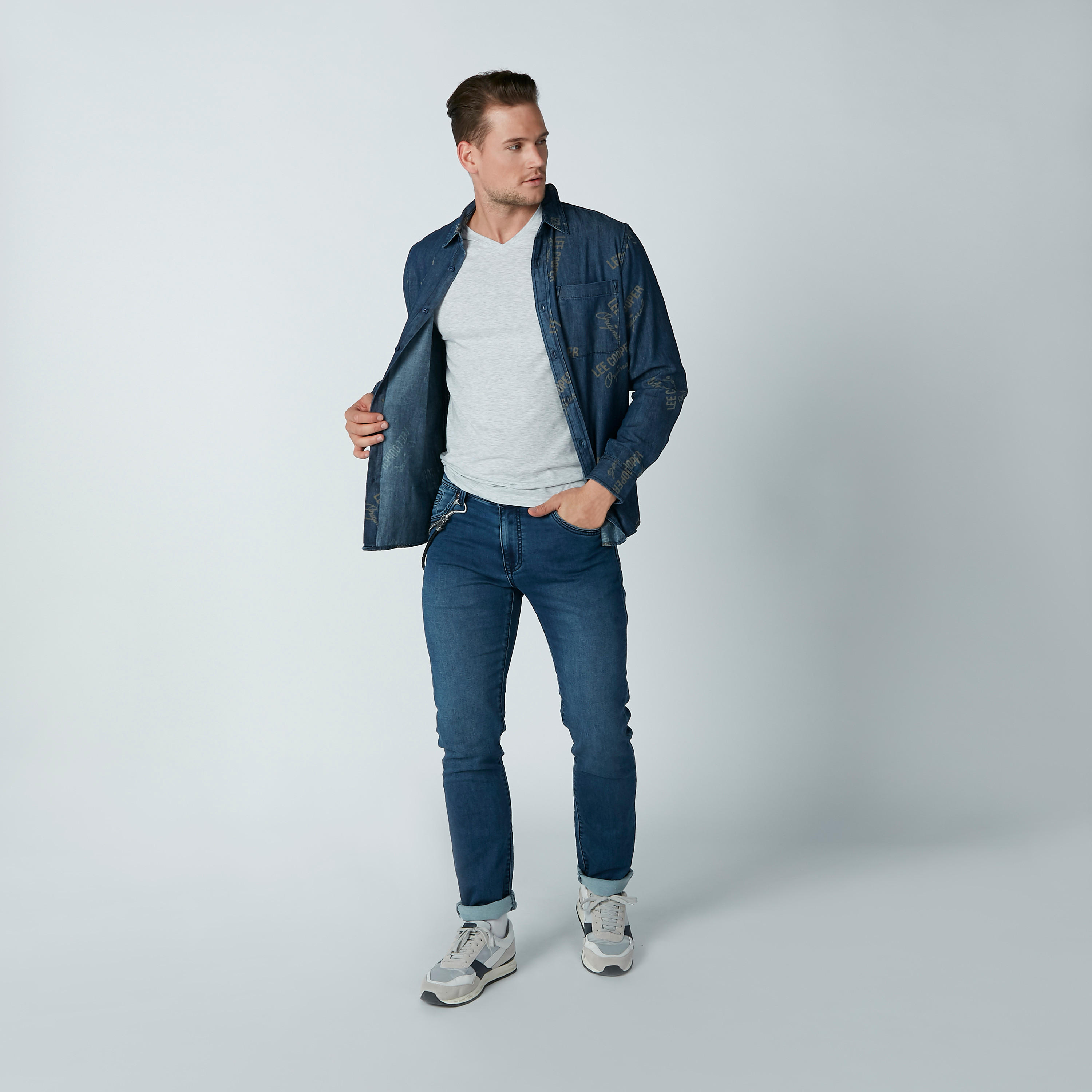 تيشيرت بياقة V وأكمام قصيرة-men-clothing-tshirtsandpolos-tshirts-image-4