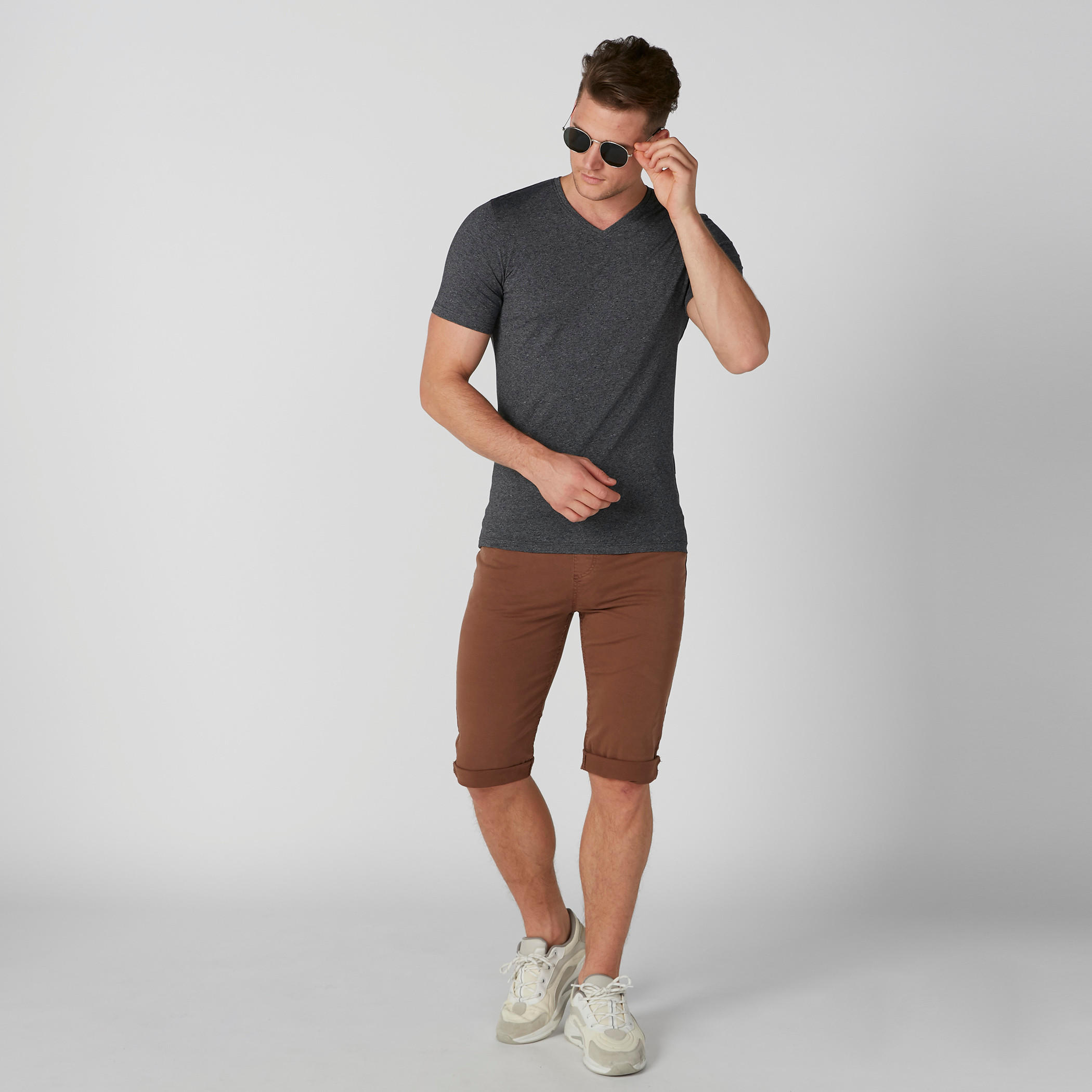 تيشيرت سادة بياقة V وأكمام قصيرة-men-clothing-tshirtsandpolos-tshirts-image-2