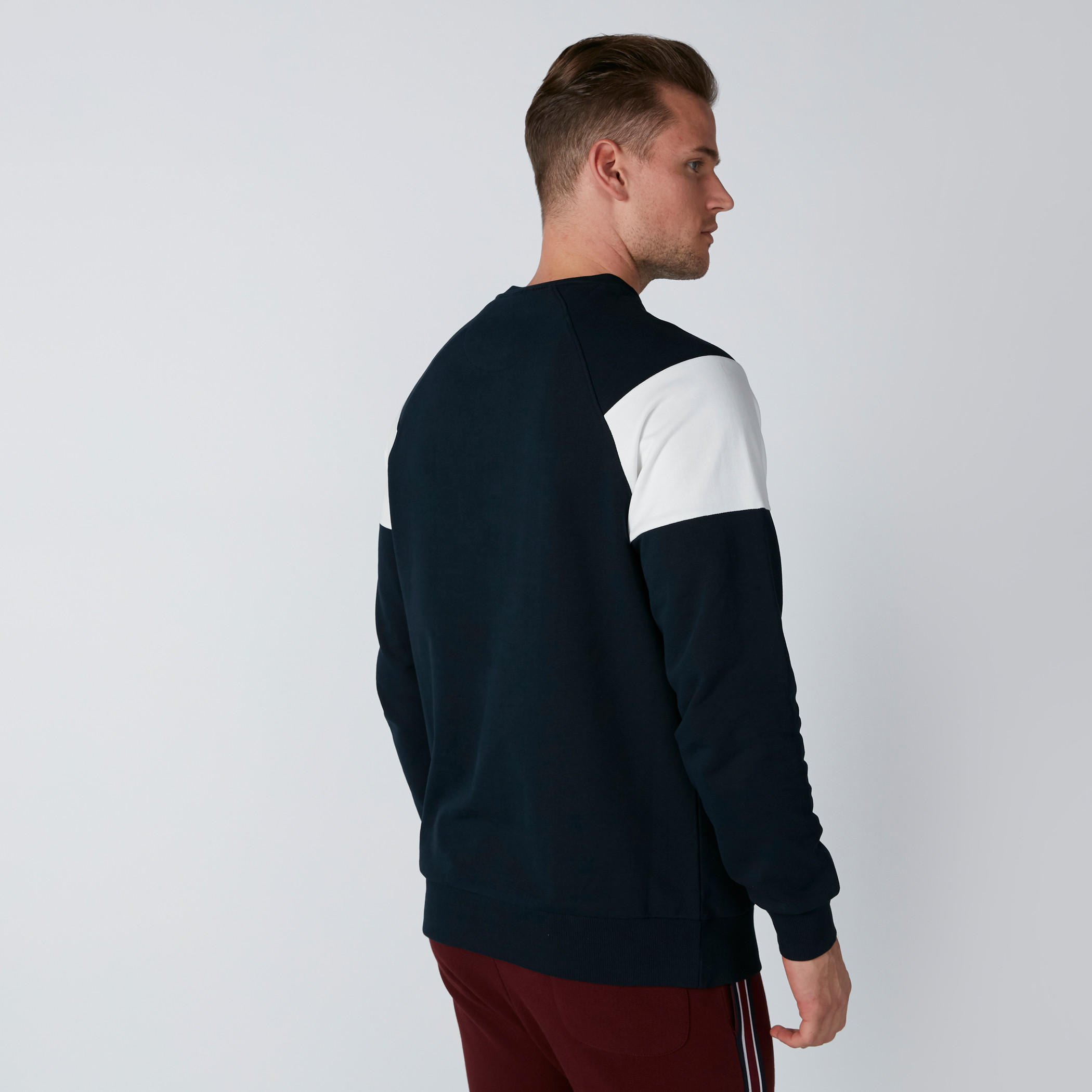 سويت شيرت بأكمام طويلة وطبعات-men-winterwear-hoodiesandsweatshirts-image-2