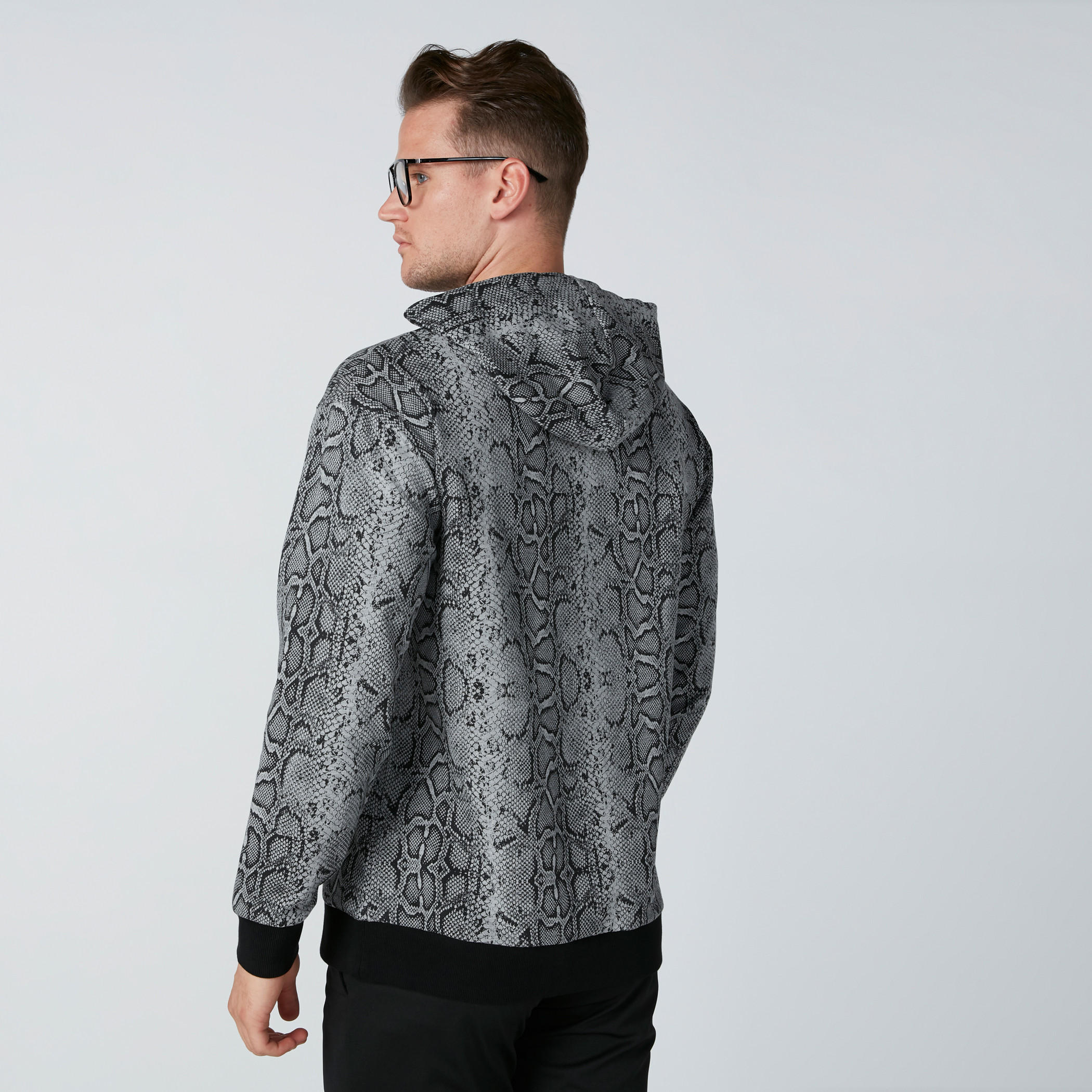 سويت شيرت بقبعة وأكمام طويلة وطبعات-men-winterwear-hoodiesandsweatshirts-image-2